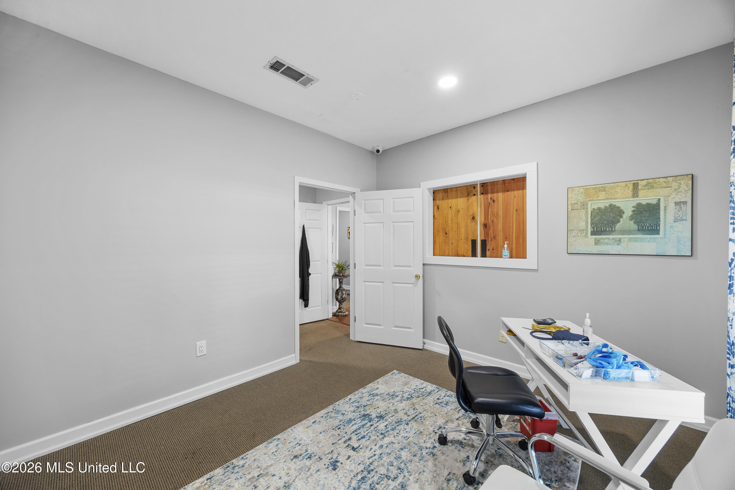 401 Cross Park Drive Property Photo 8