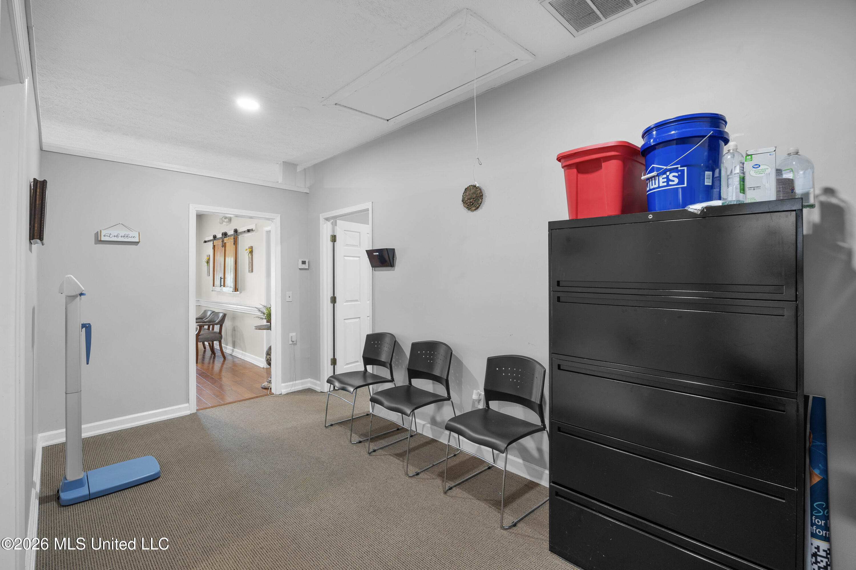 401 Cross Park Drive Property Photo 10