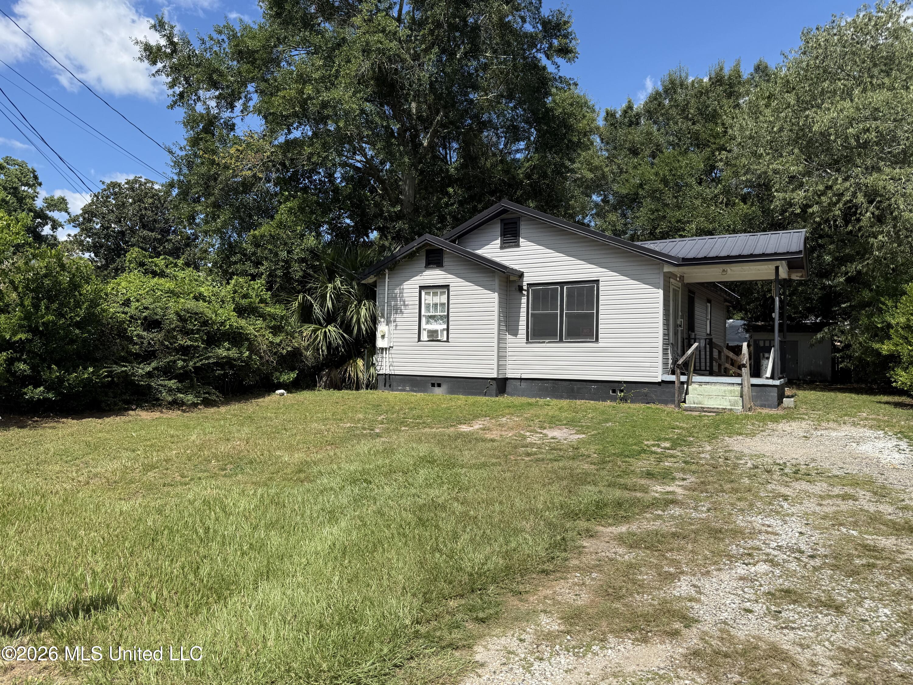 178 Violet Street Property Photo 2