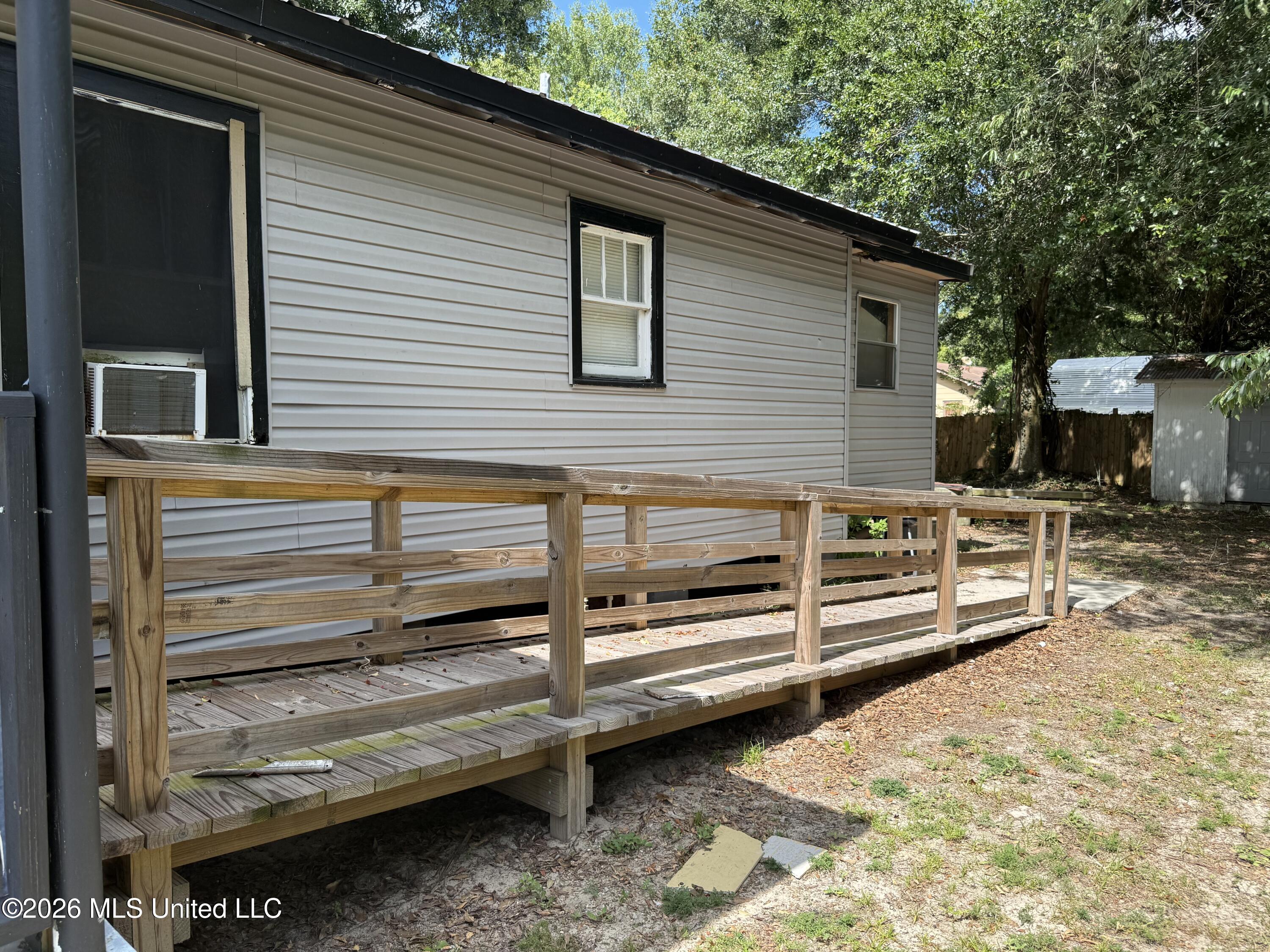 178 Violet Street Property Photo 3