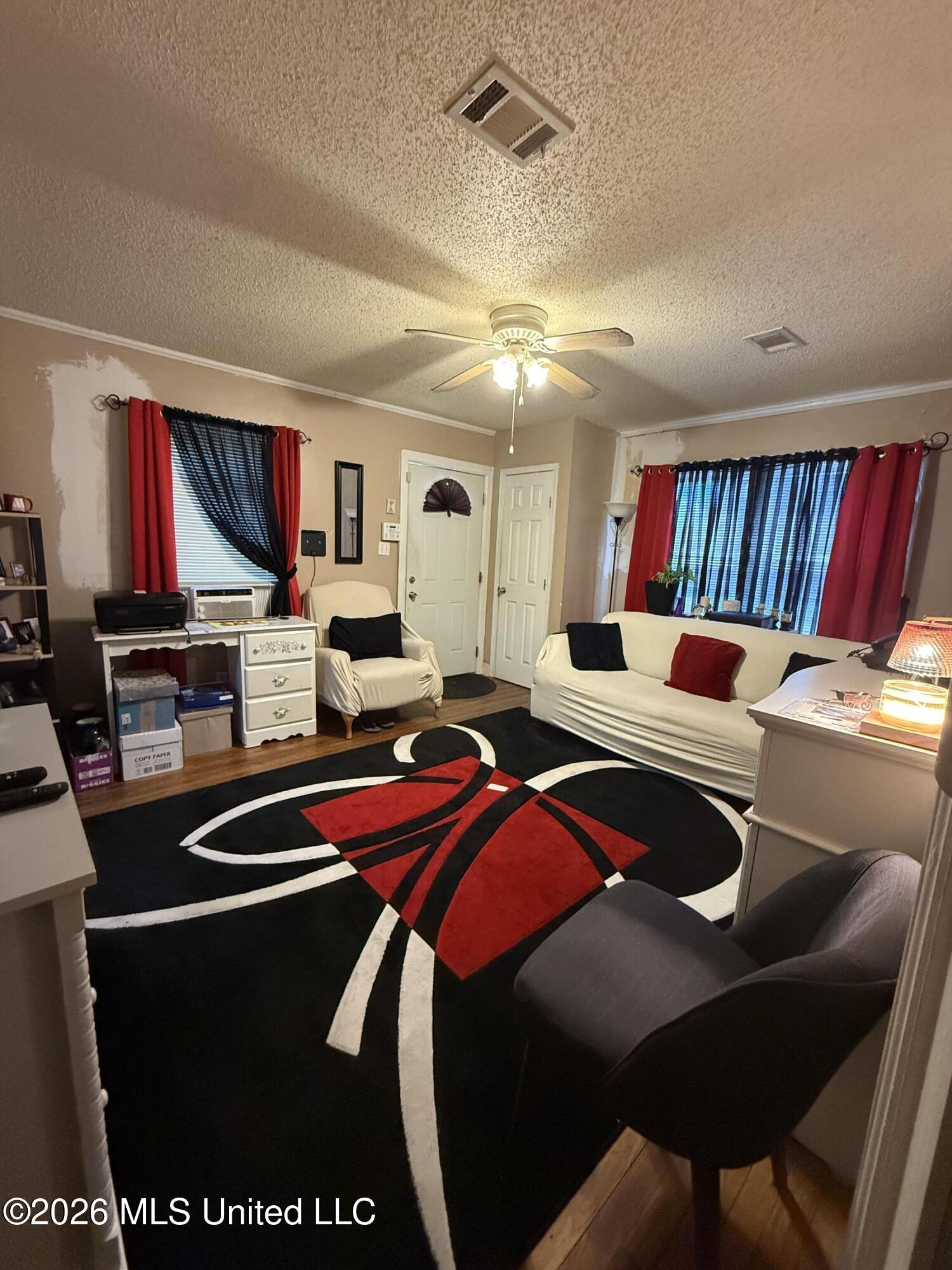 178 Violet Street Property Photo 4