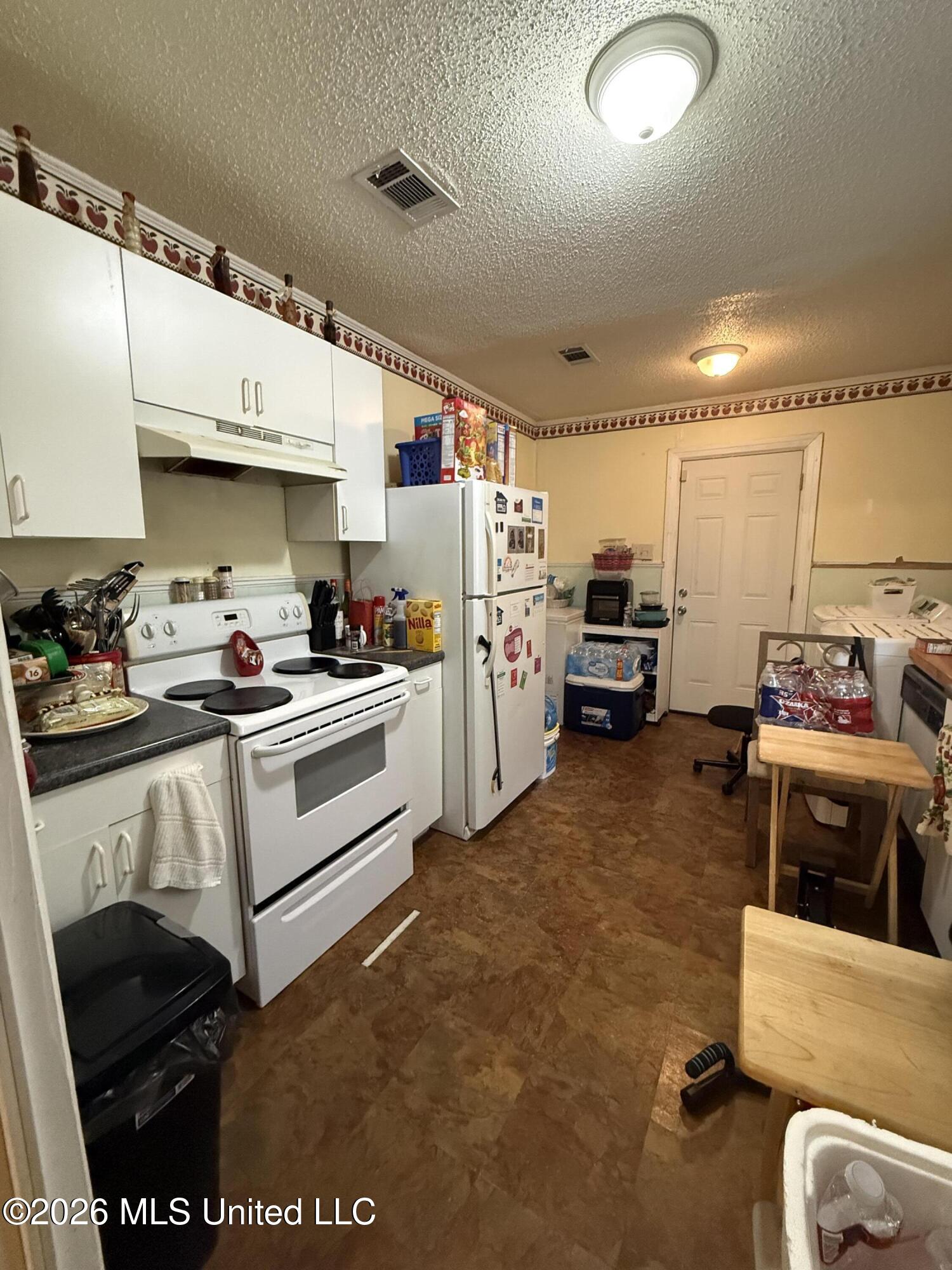 178 Violet Street Property Photo 7
