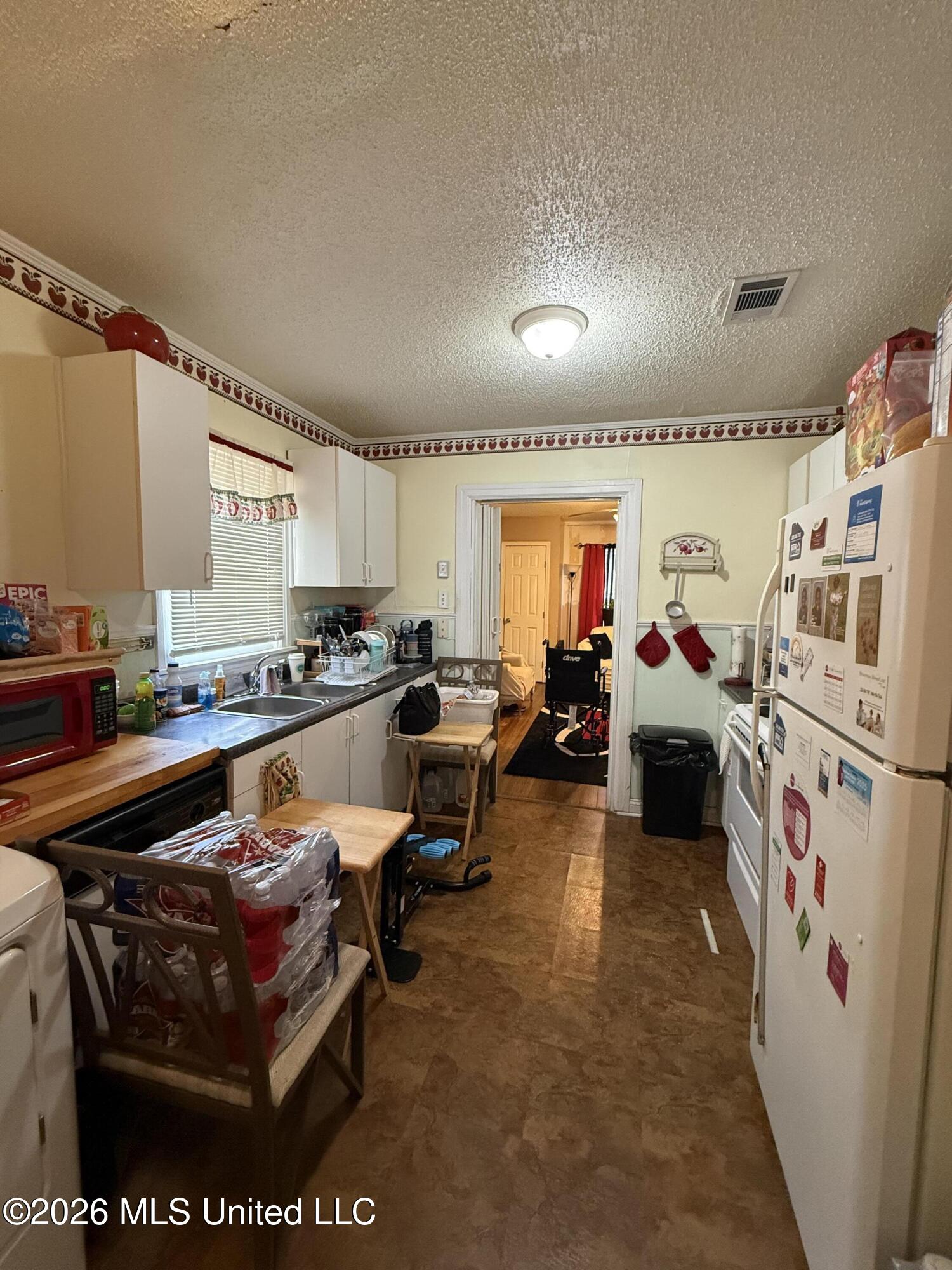 178 Violet Street Property Photo 8