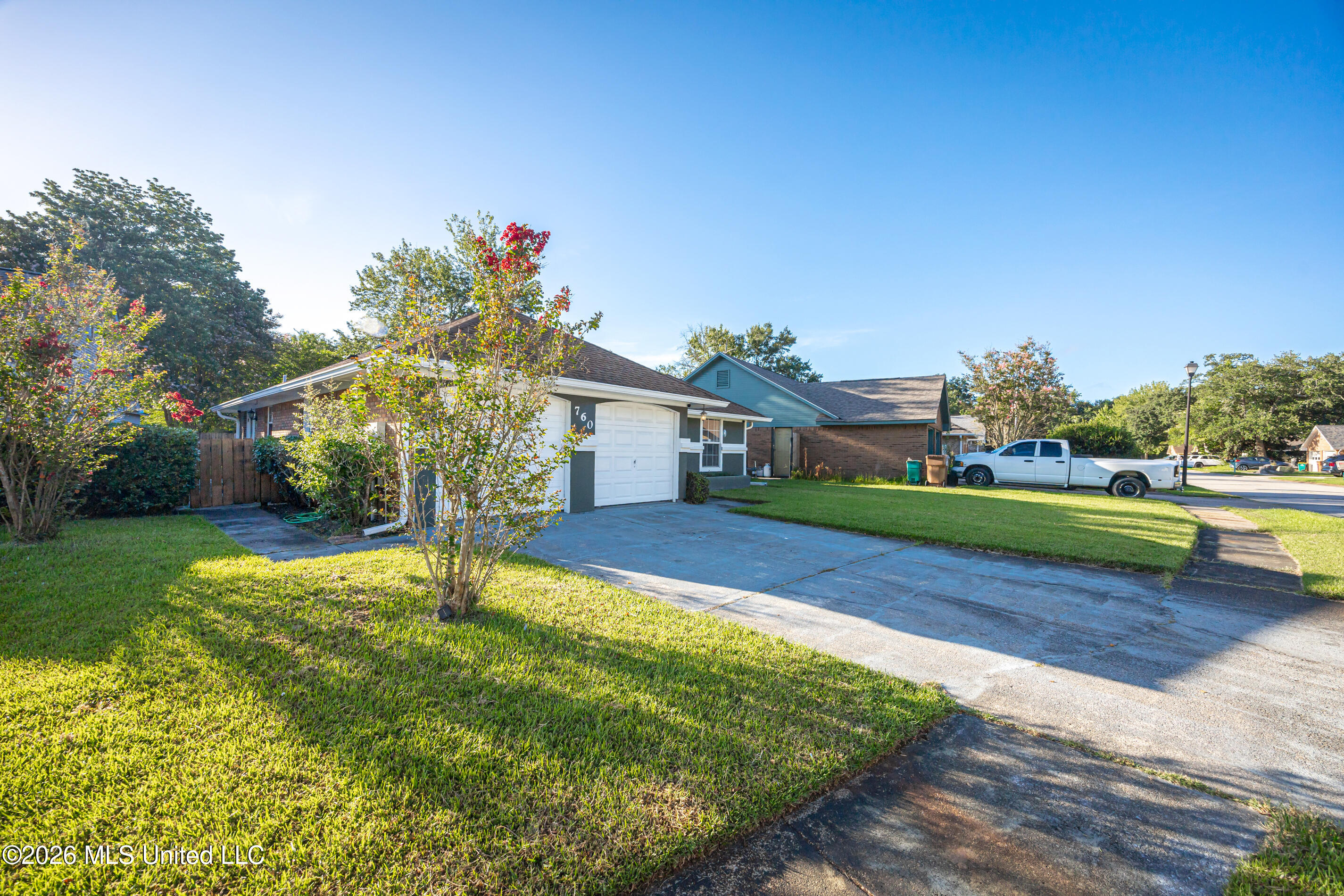 760 S Whitney Drive Property Photo 4