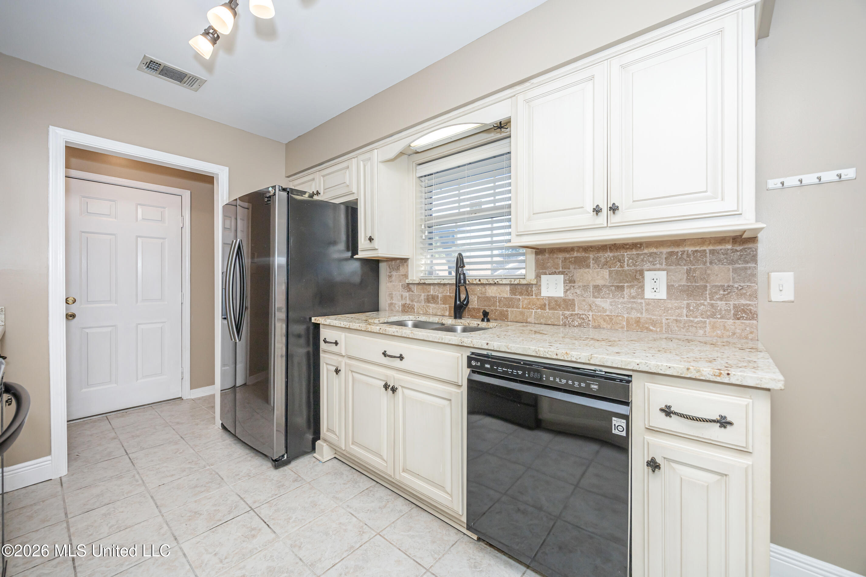 760 S Whitney Drive Property Photo 14