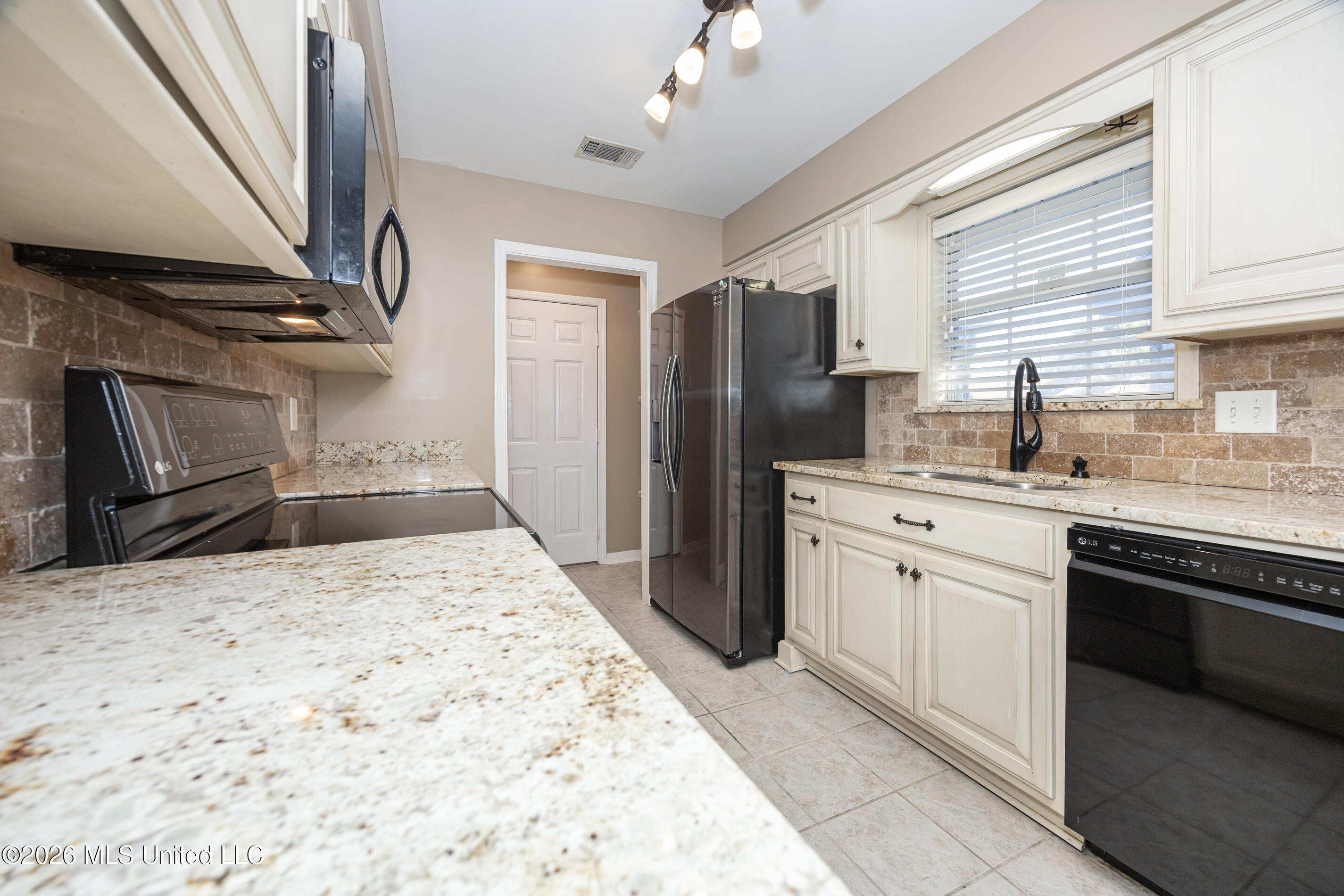 760 S Whitney Drive Property Photo 16