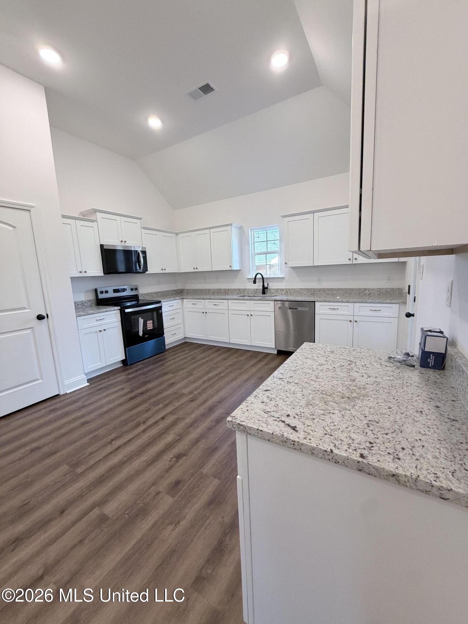 6079 River Birch Road Property Photo 4