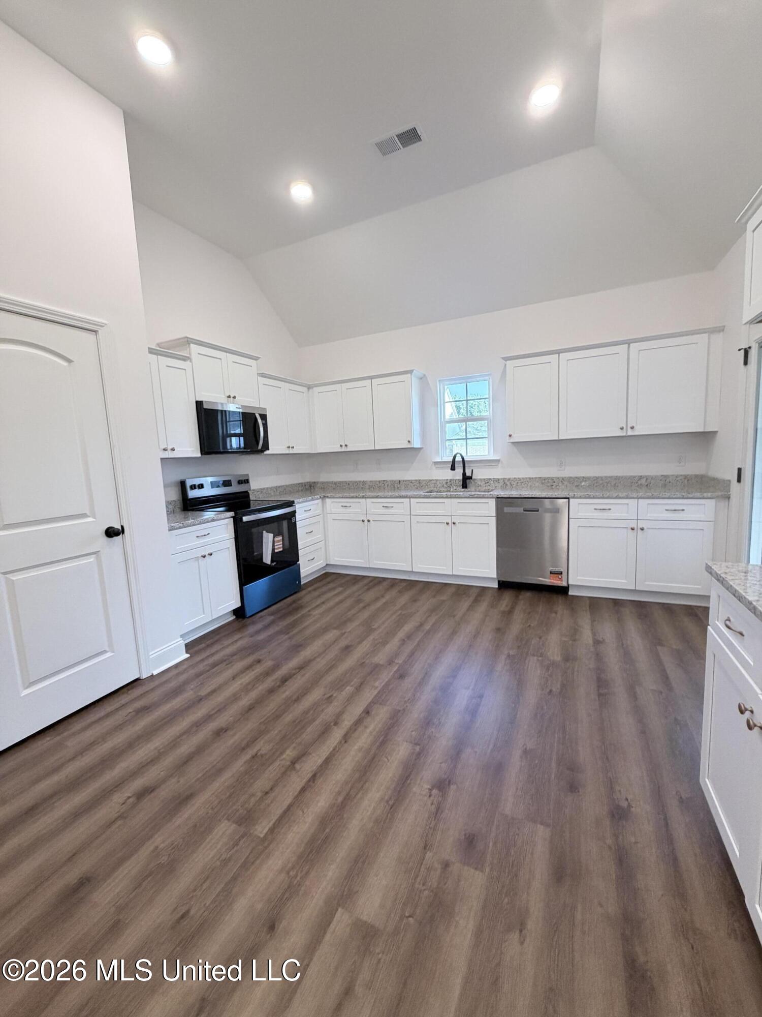 6079 River Birch Road Property Photo 5