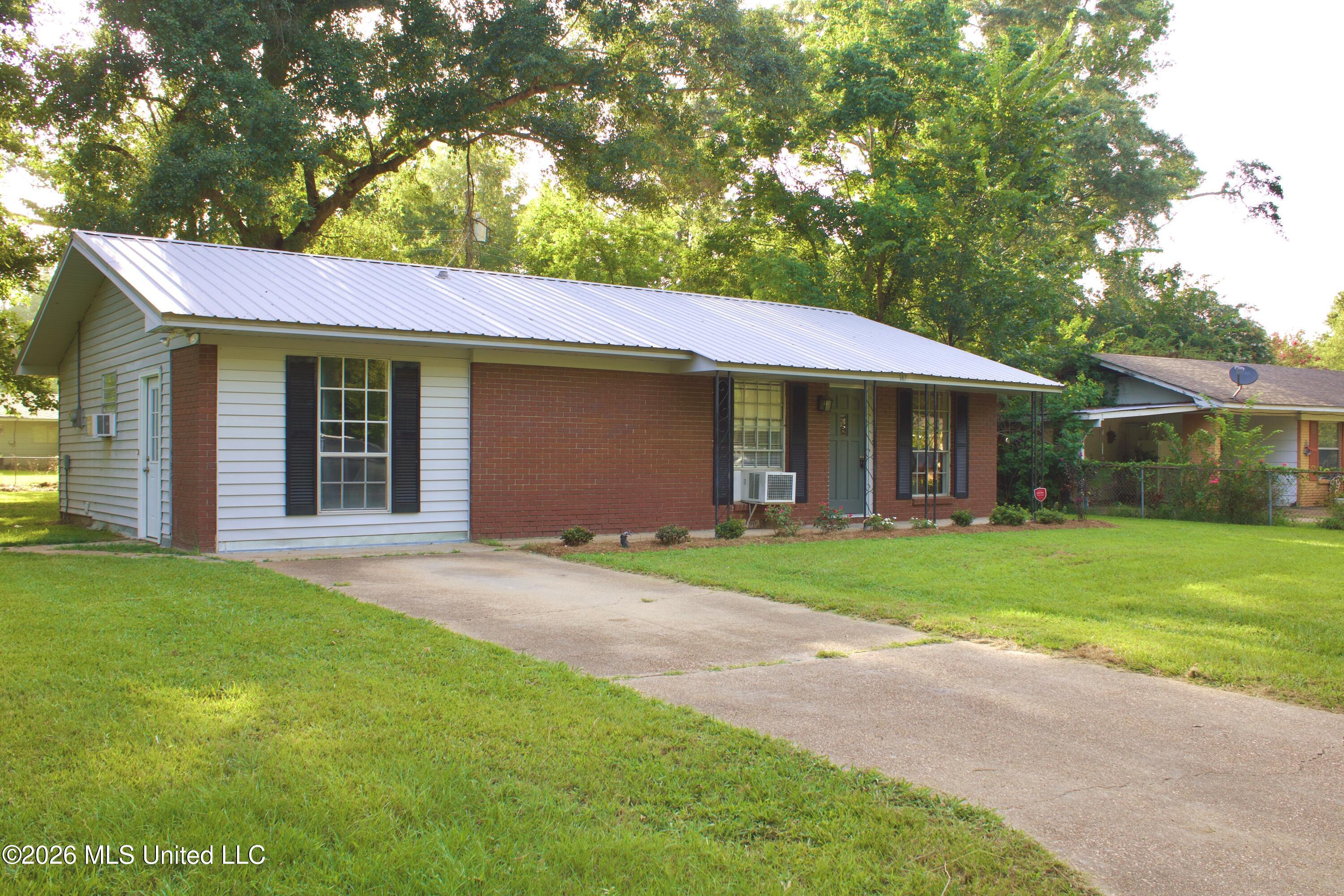 147 Skylane Drive Property Photo 2