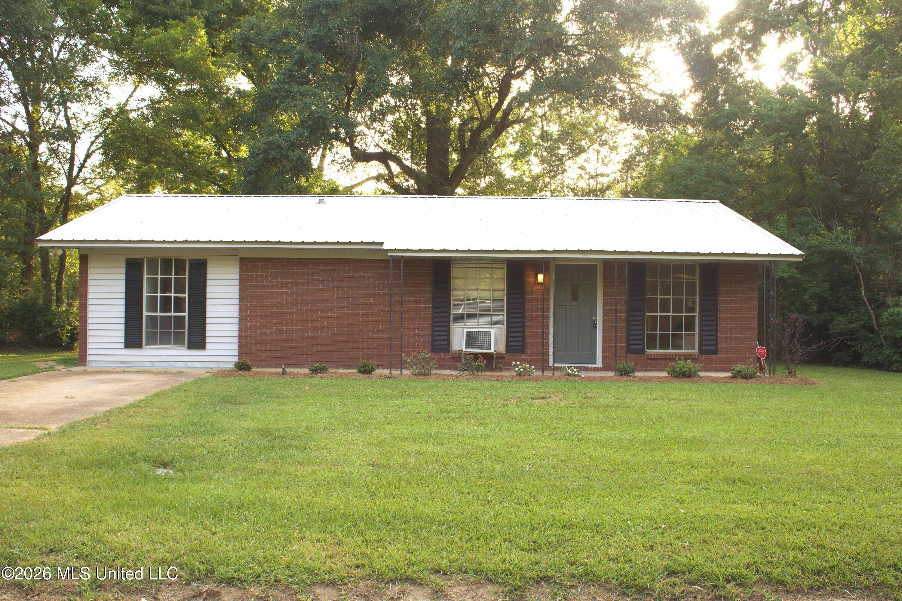 147 Skylane Drive Property Photo 3