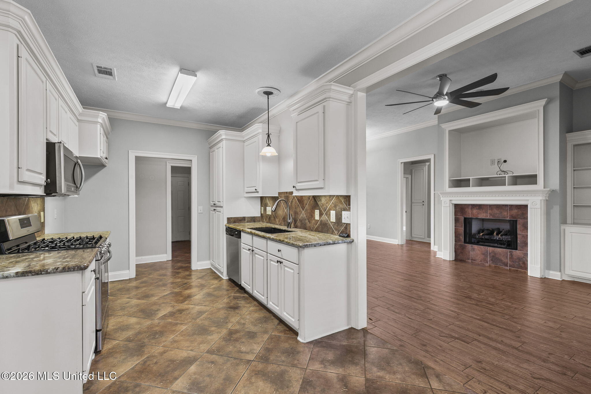 814 Windlass Cove Property Photo 15
