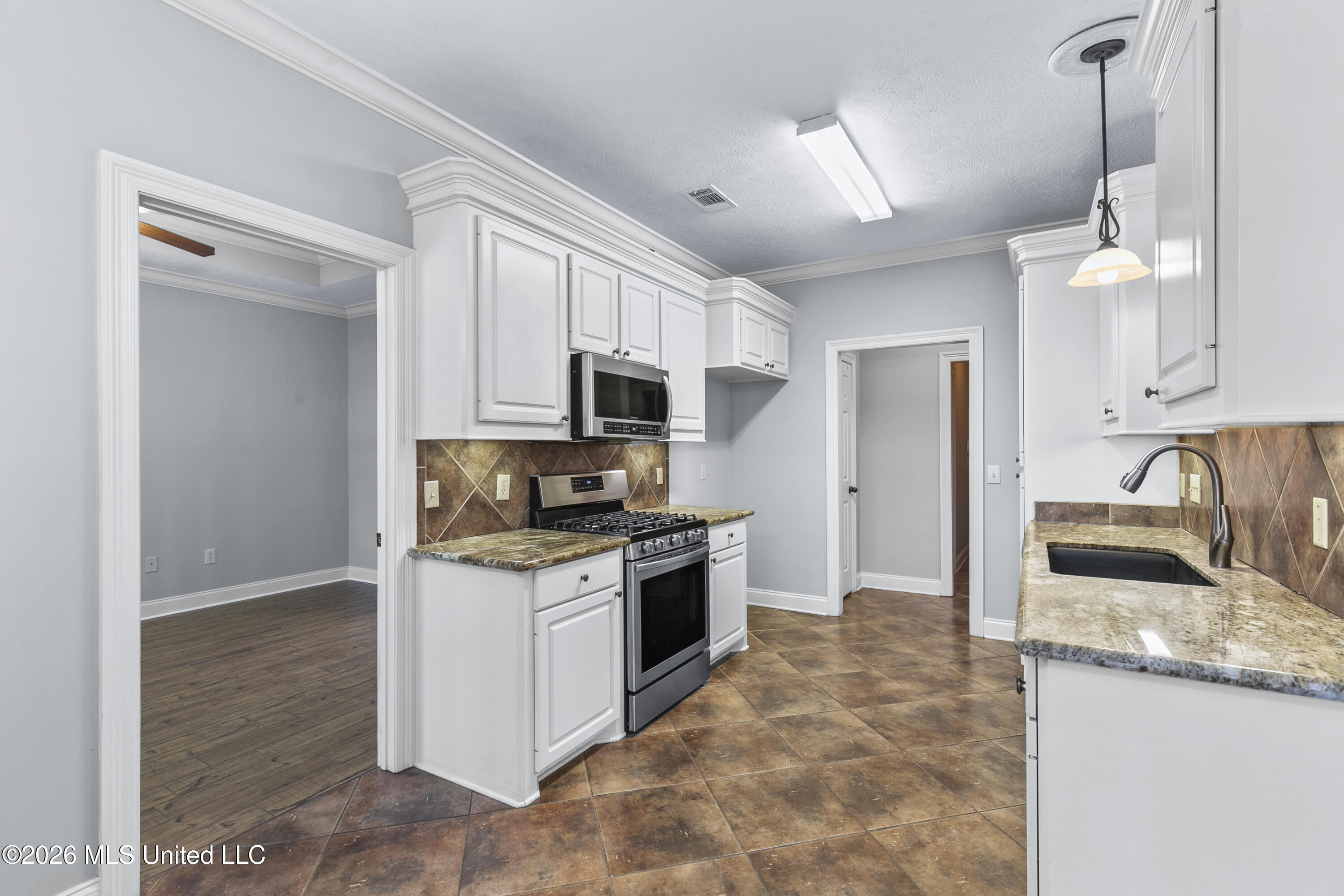 814 Windlass Cove Property Photo 19