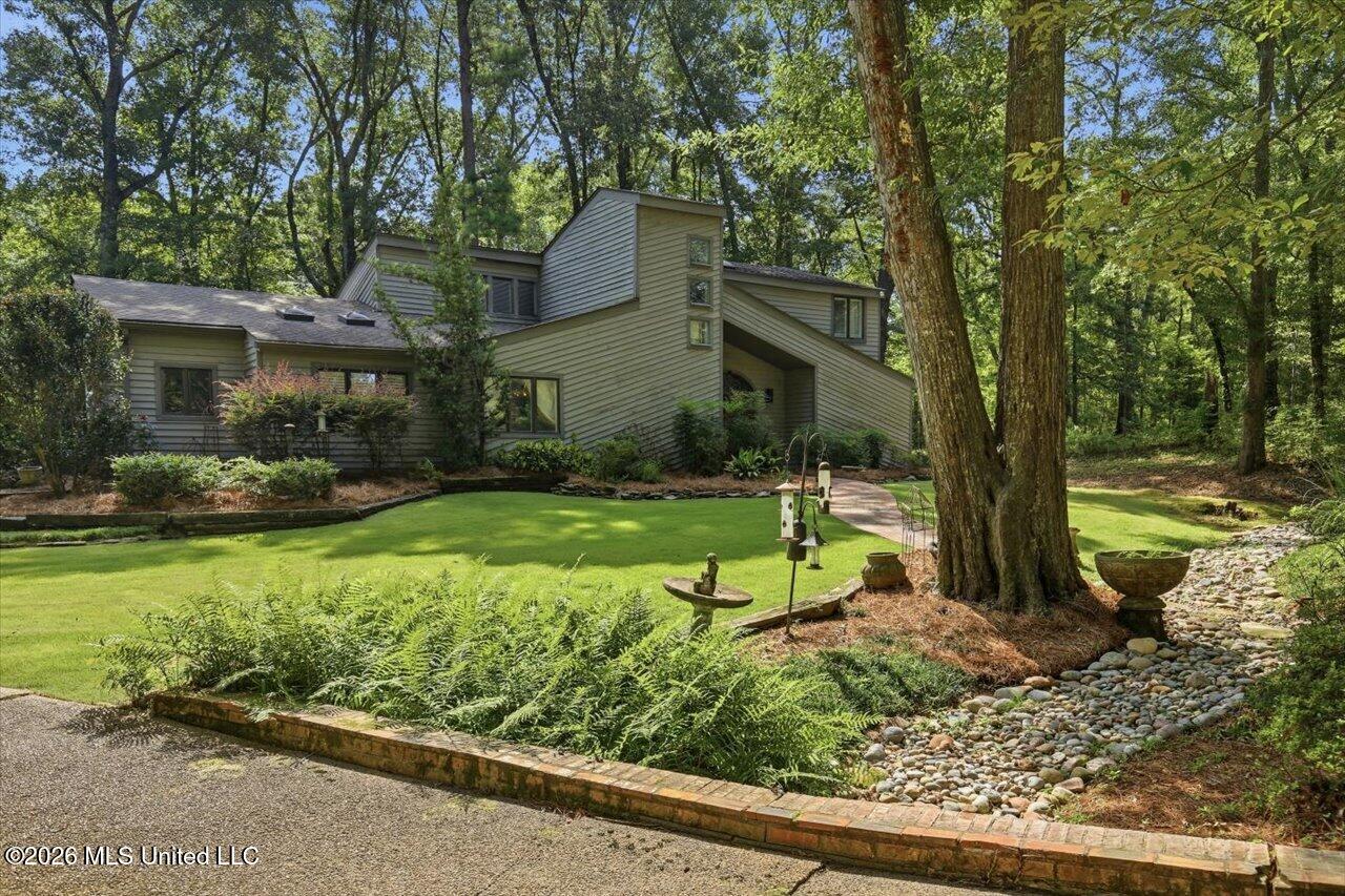 13 Montgomery Lane Property Photo 3