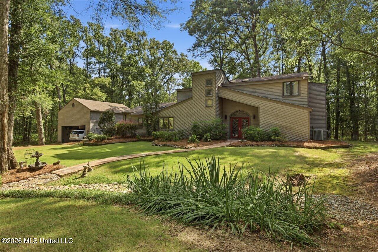 13 Montgomery Lane Property Photo 5
