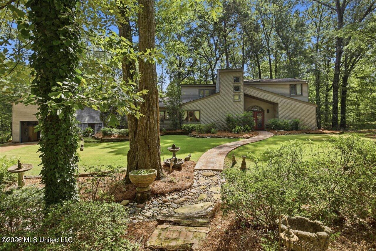 13 Montgomery Lane Property Photo 6