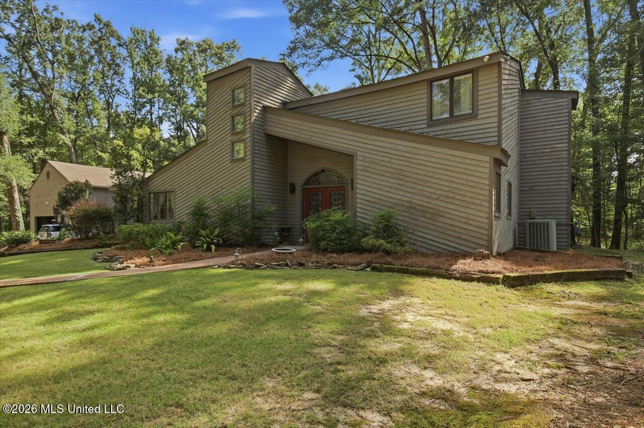 13 Montgomery Lane Property Photo 7