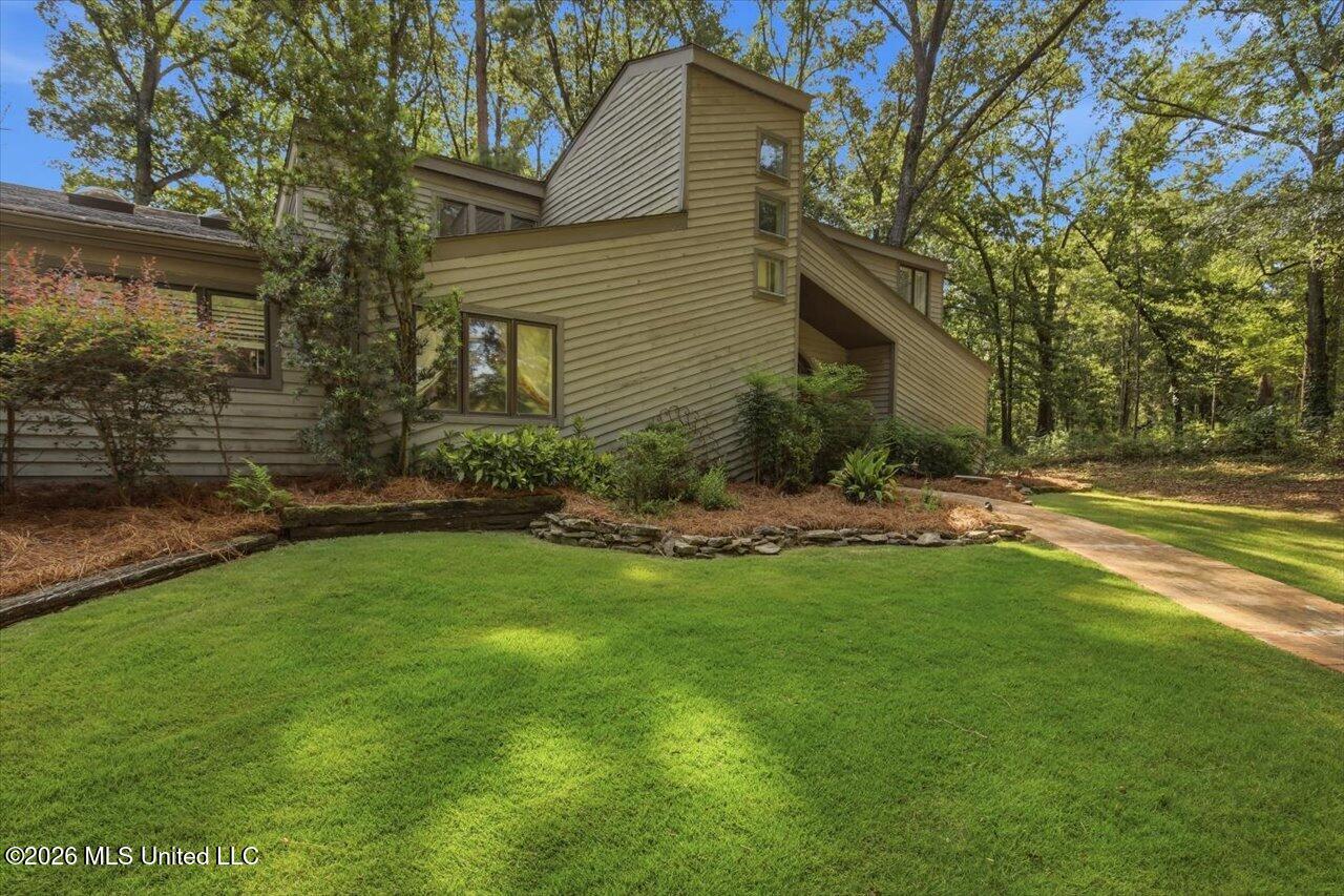 13 Montgomery Lane Property Photo 8