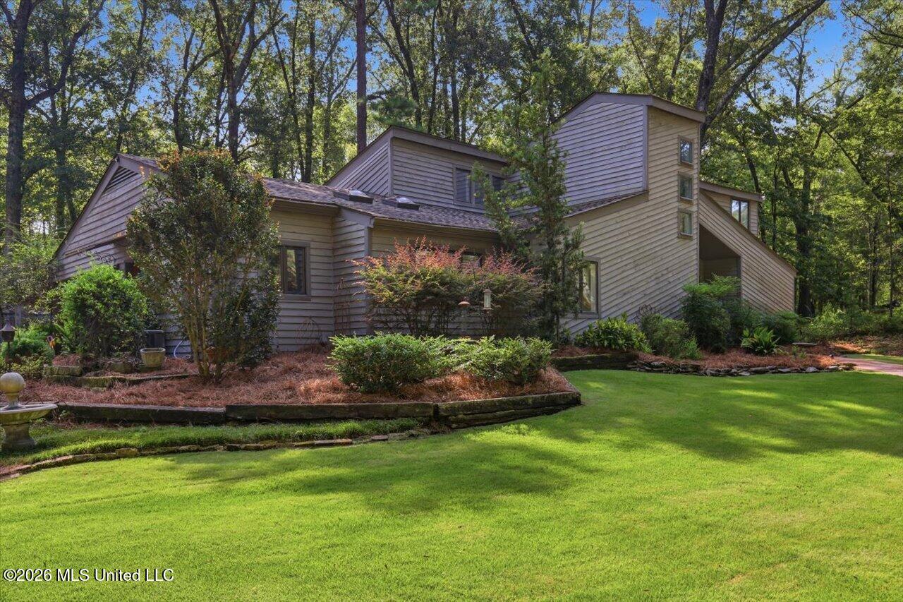 13 Montgomery Lane Property Photo 9