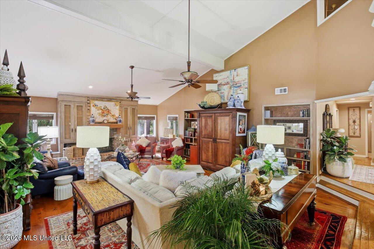 13 Montgomery Lane Property Photo 16