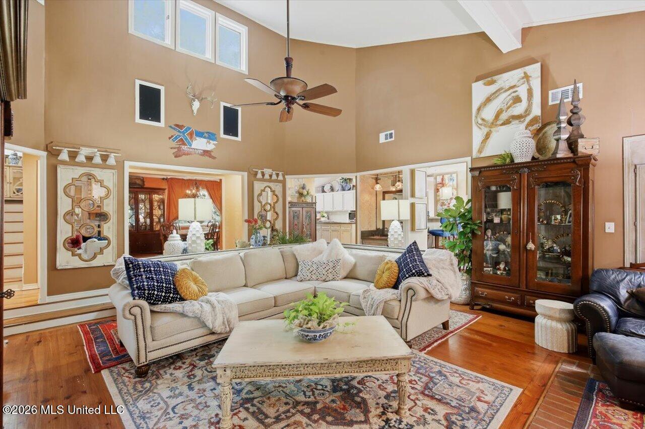 13 Montgomery Lane Property Photo 17