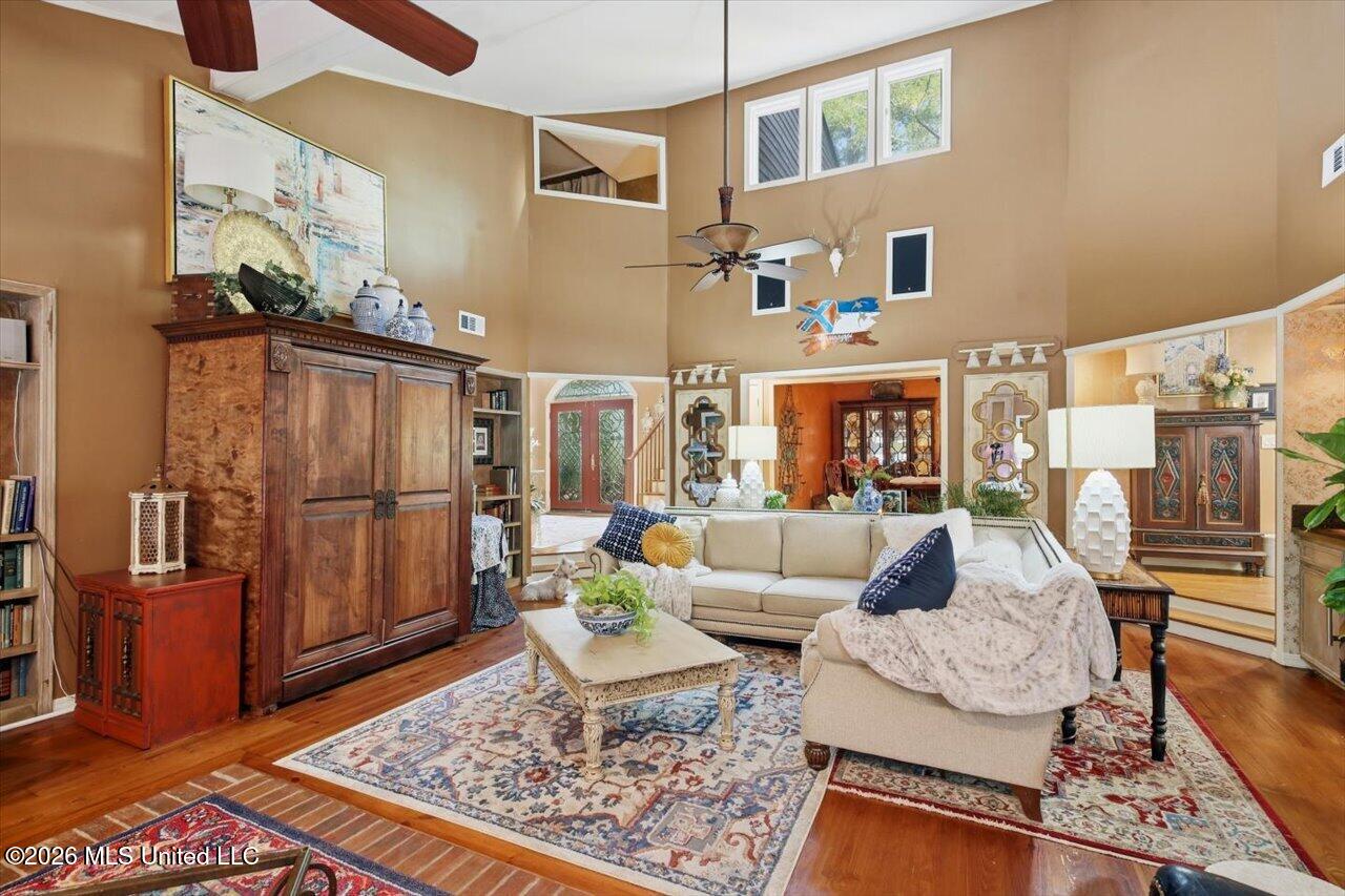13 Montgomery Lane Property Photo 18