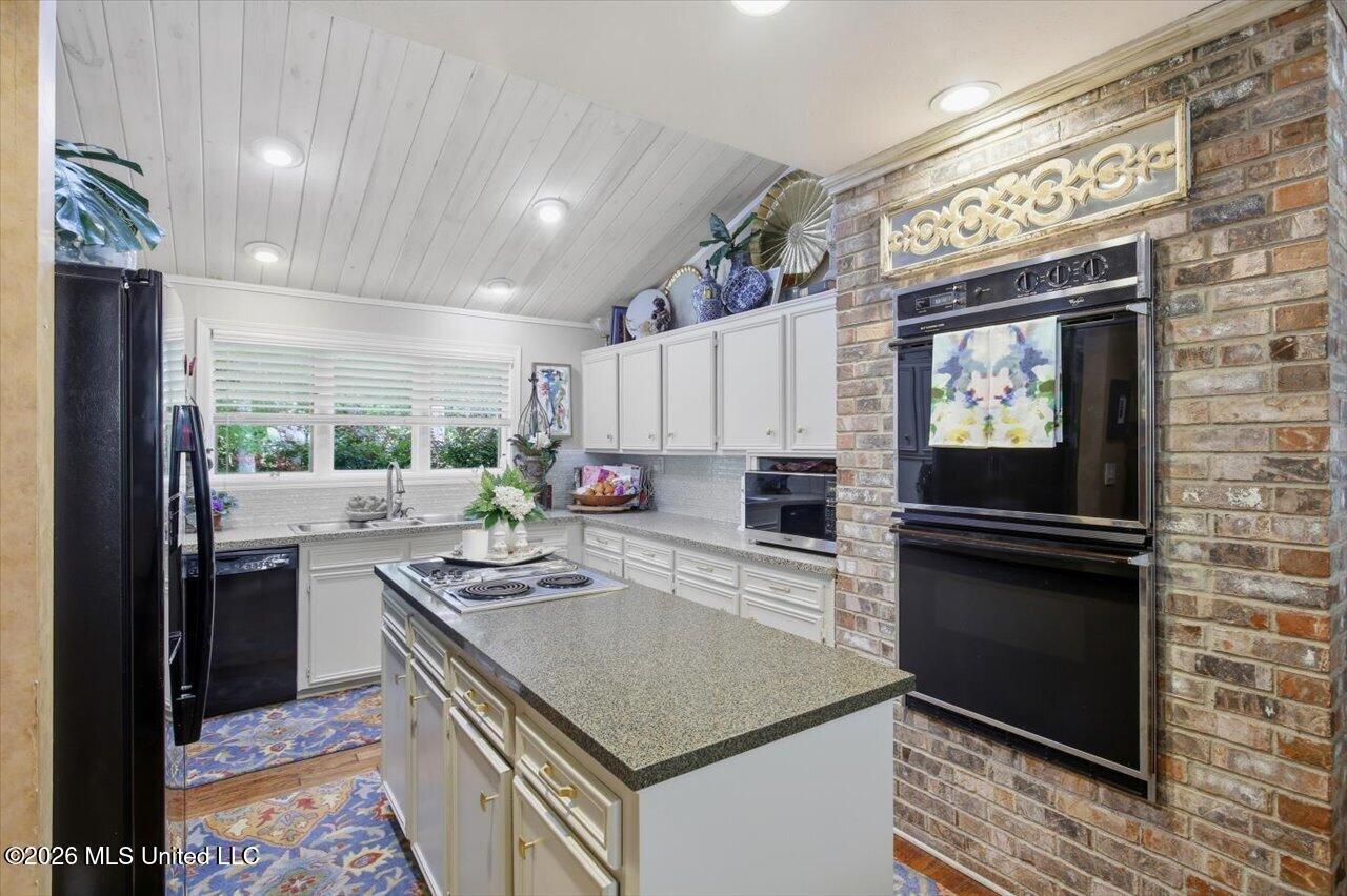 13 Montgomery Lane Property Photo 22