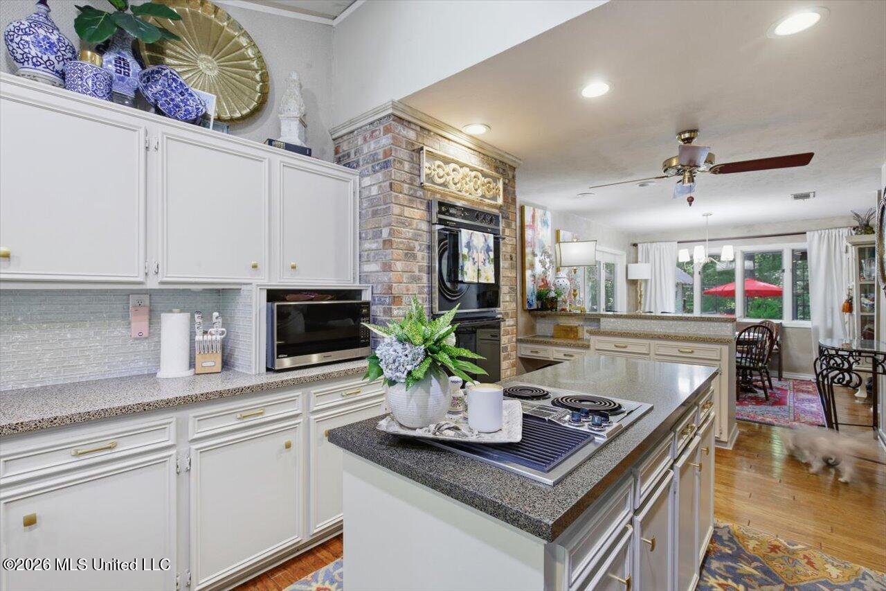 13 Montgomery Lane Property Photo 25