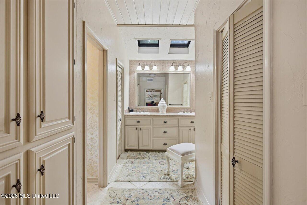 13 Montgomery Lane Property Photo 37