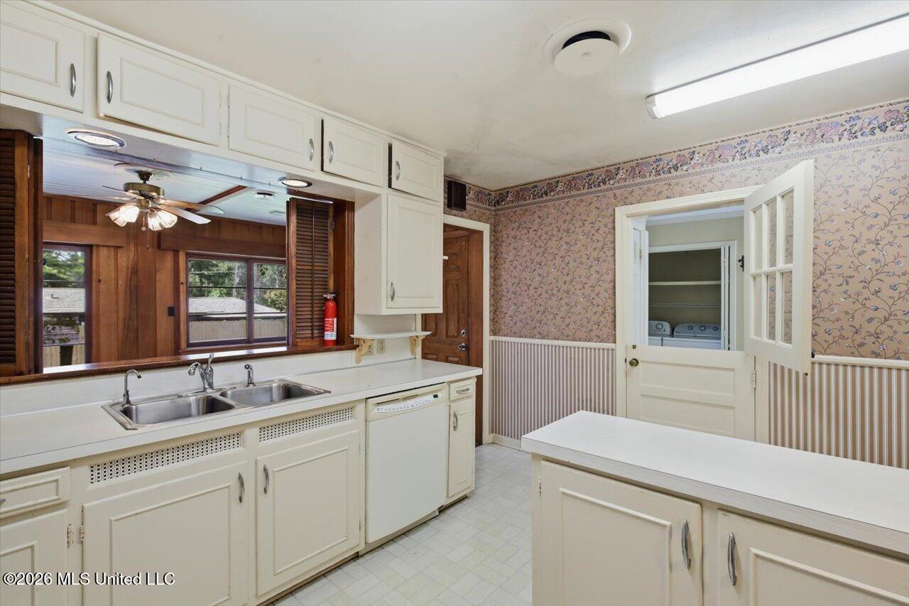 1037 Cedar Hill Drive Property Photo 12
