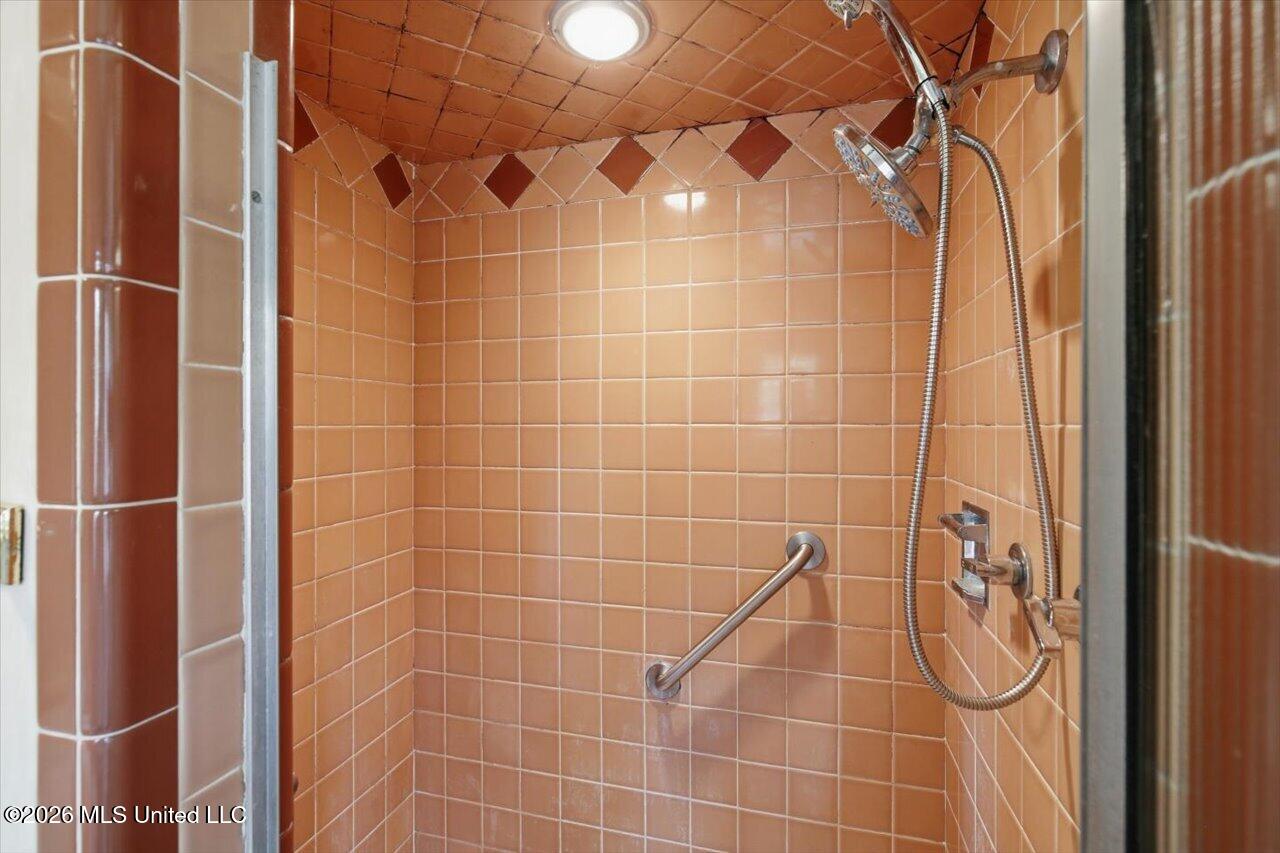 1037 Cedar Hill Drive Property Photo 21