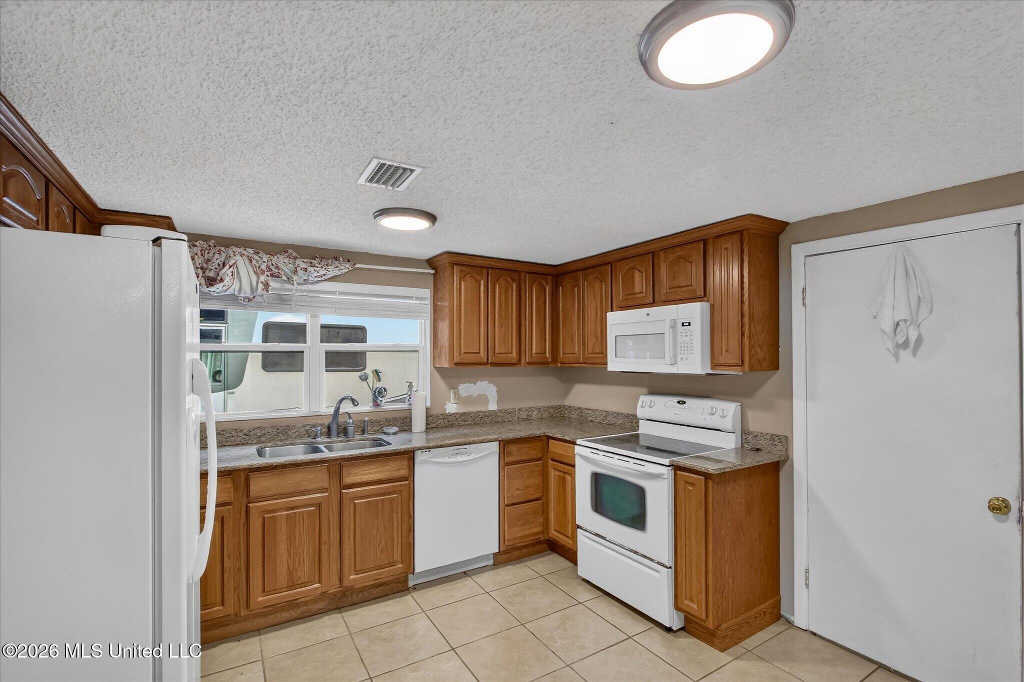 16080 Crestview Drive Property Photo 21