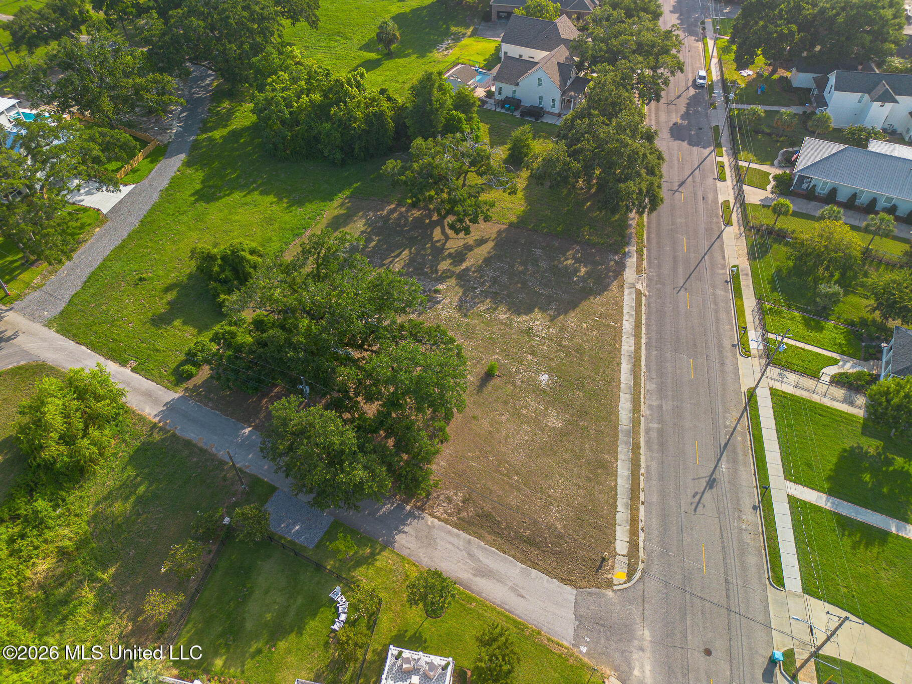 401 2nd Street Property Photo 4