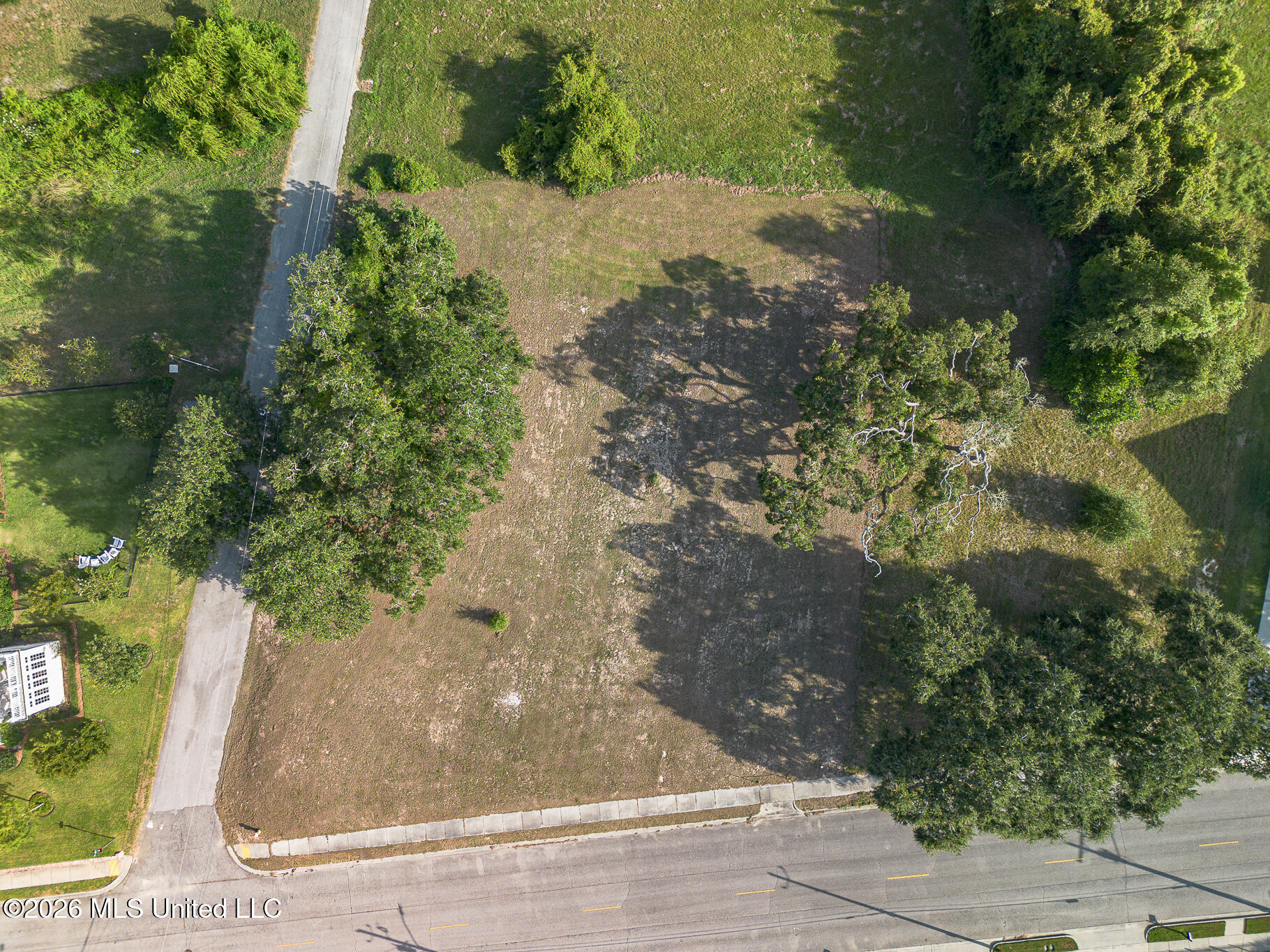 401 2nd Street Property Photo 6