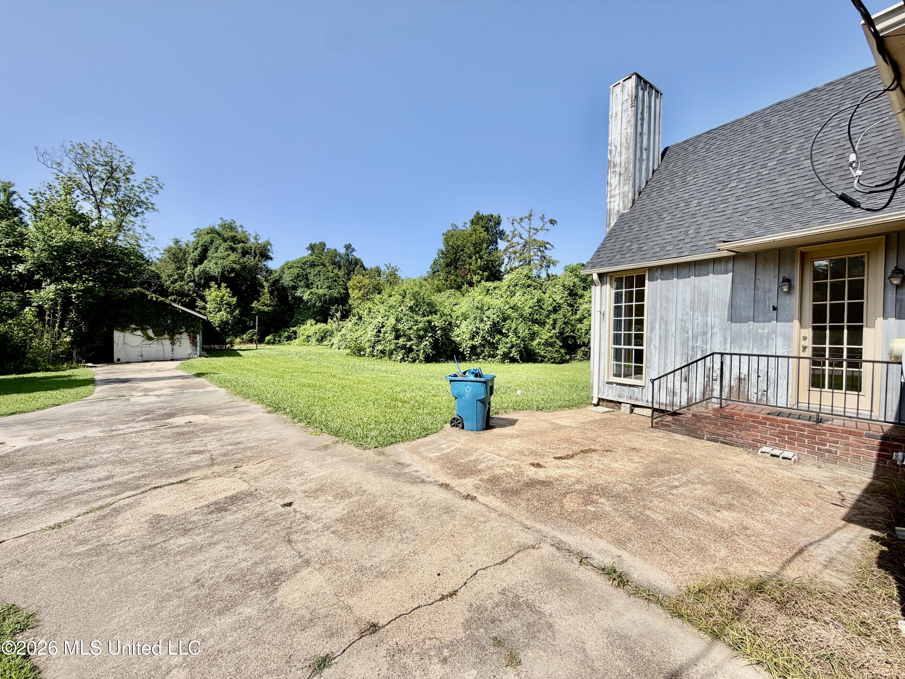 822 Oakhurst Avenue Property Photo 3