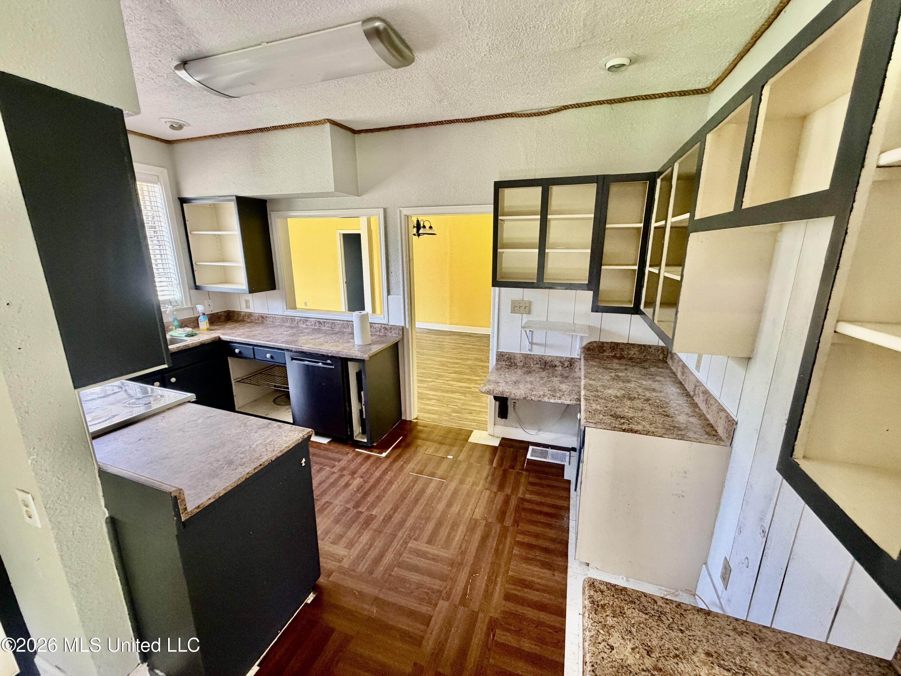 822 Oakhurst Avenue Property Photo 4