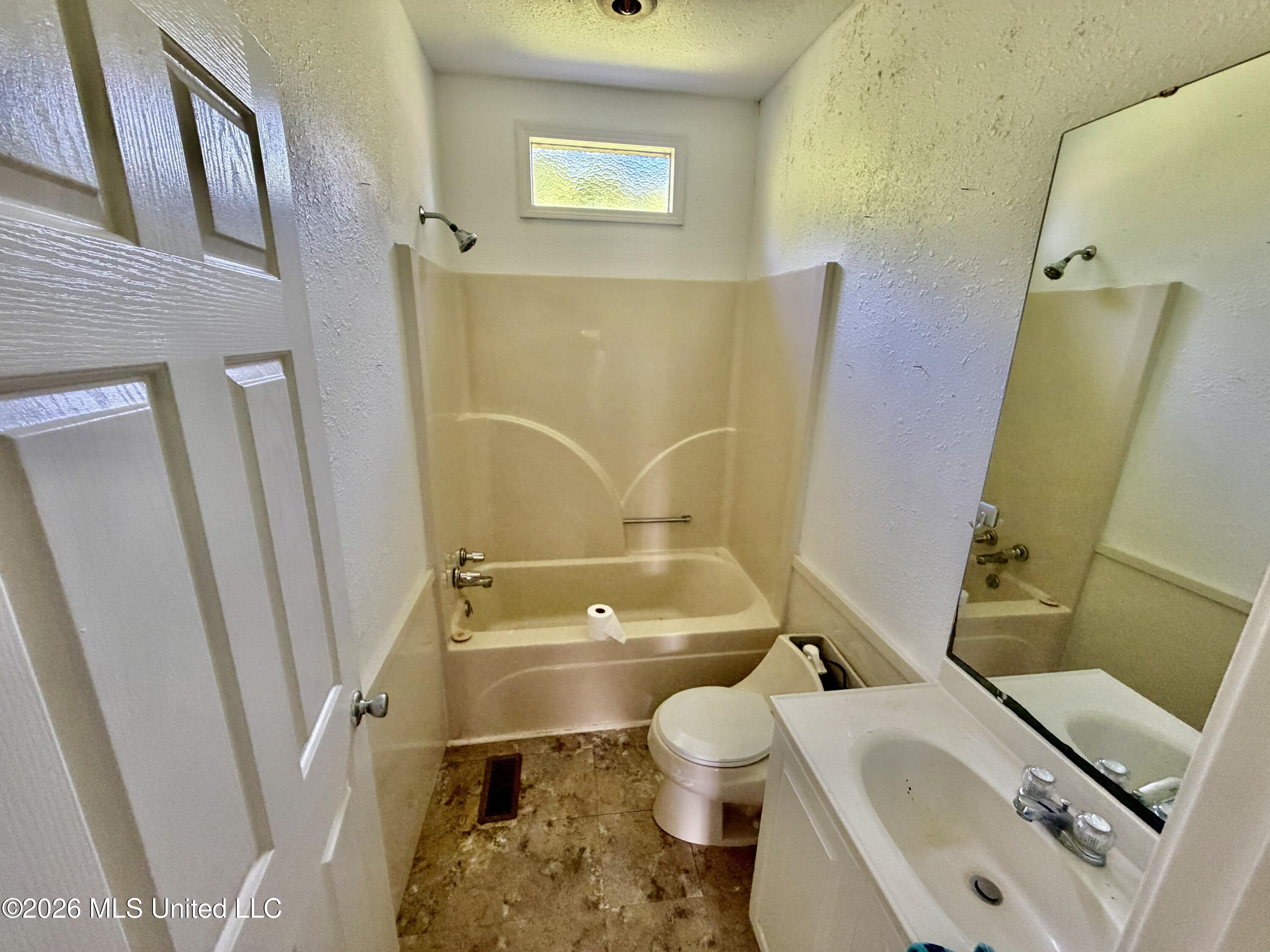 822 Oakhurst Avenue Property Photo 9