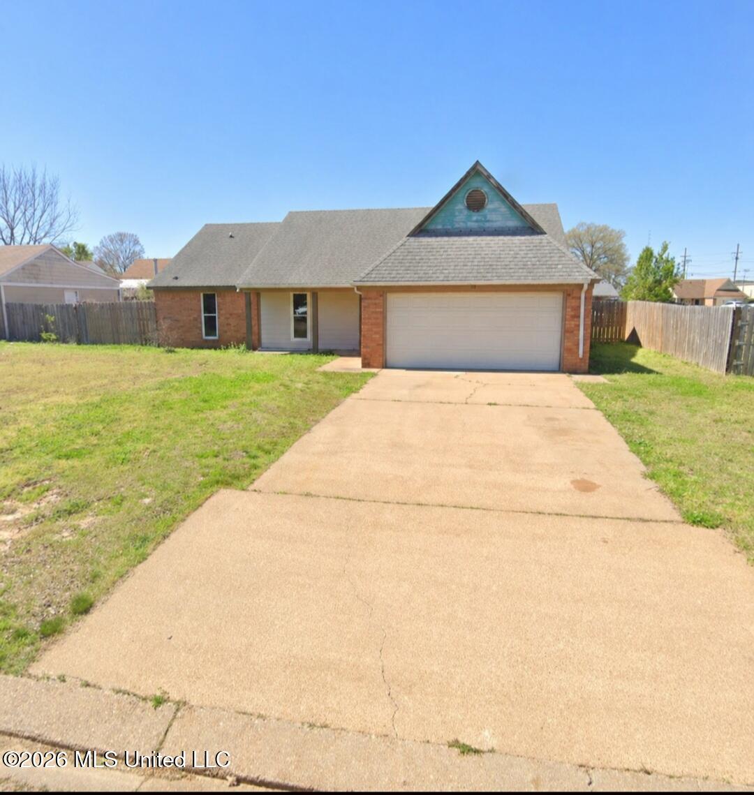 114 Apple Drive Property Photo 1
