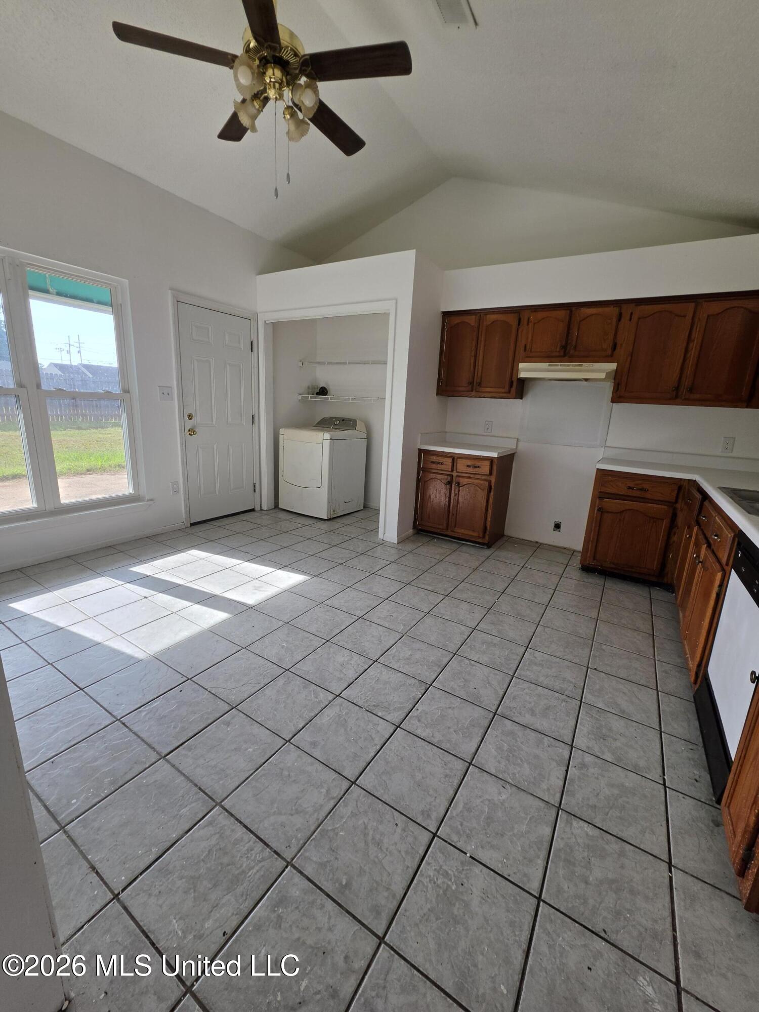 114 Apple Drive Property Photo 4