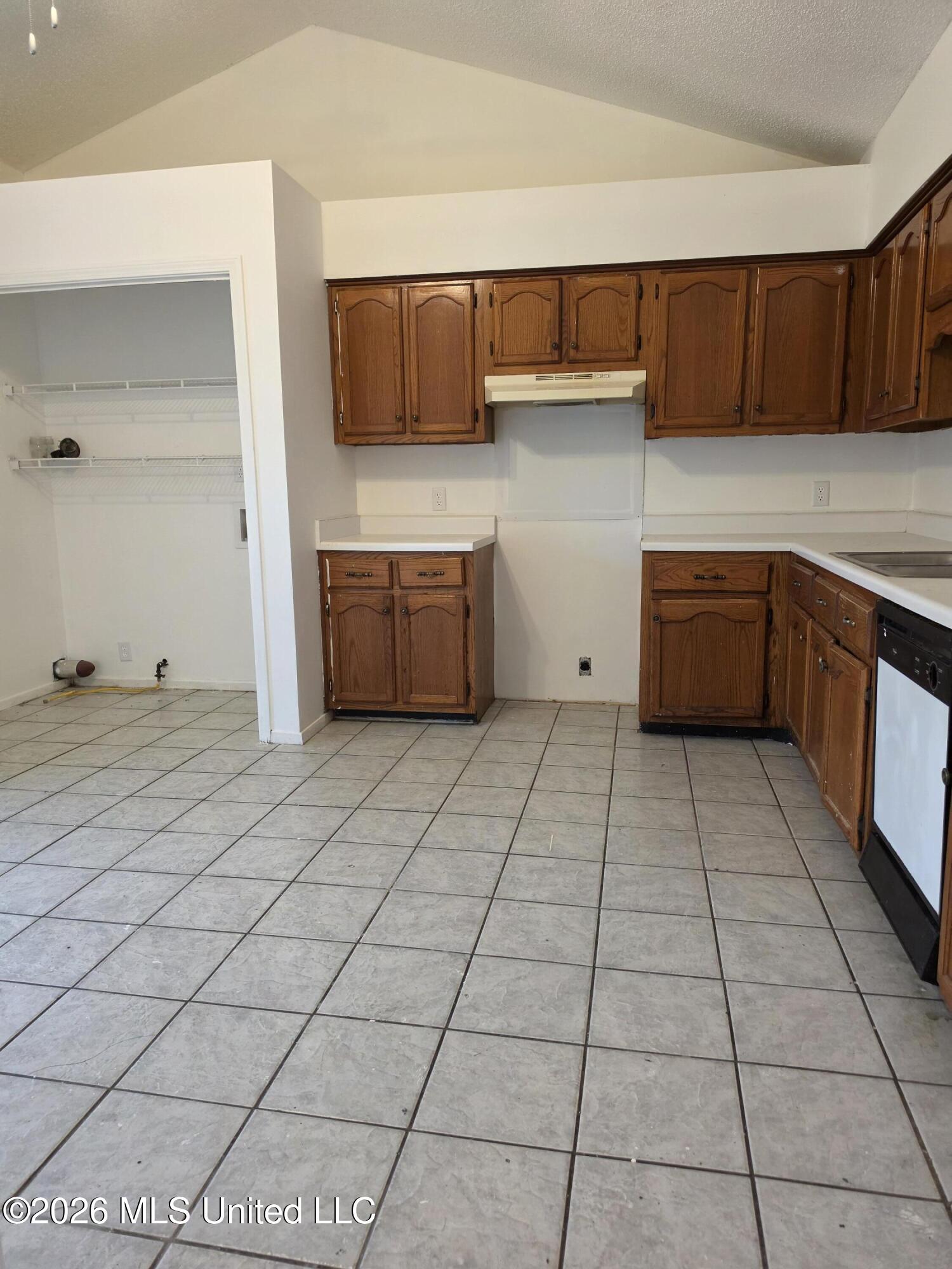 114 Apple Drive Property Photo 4