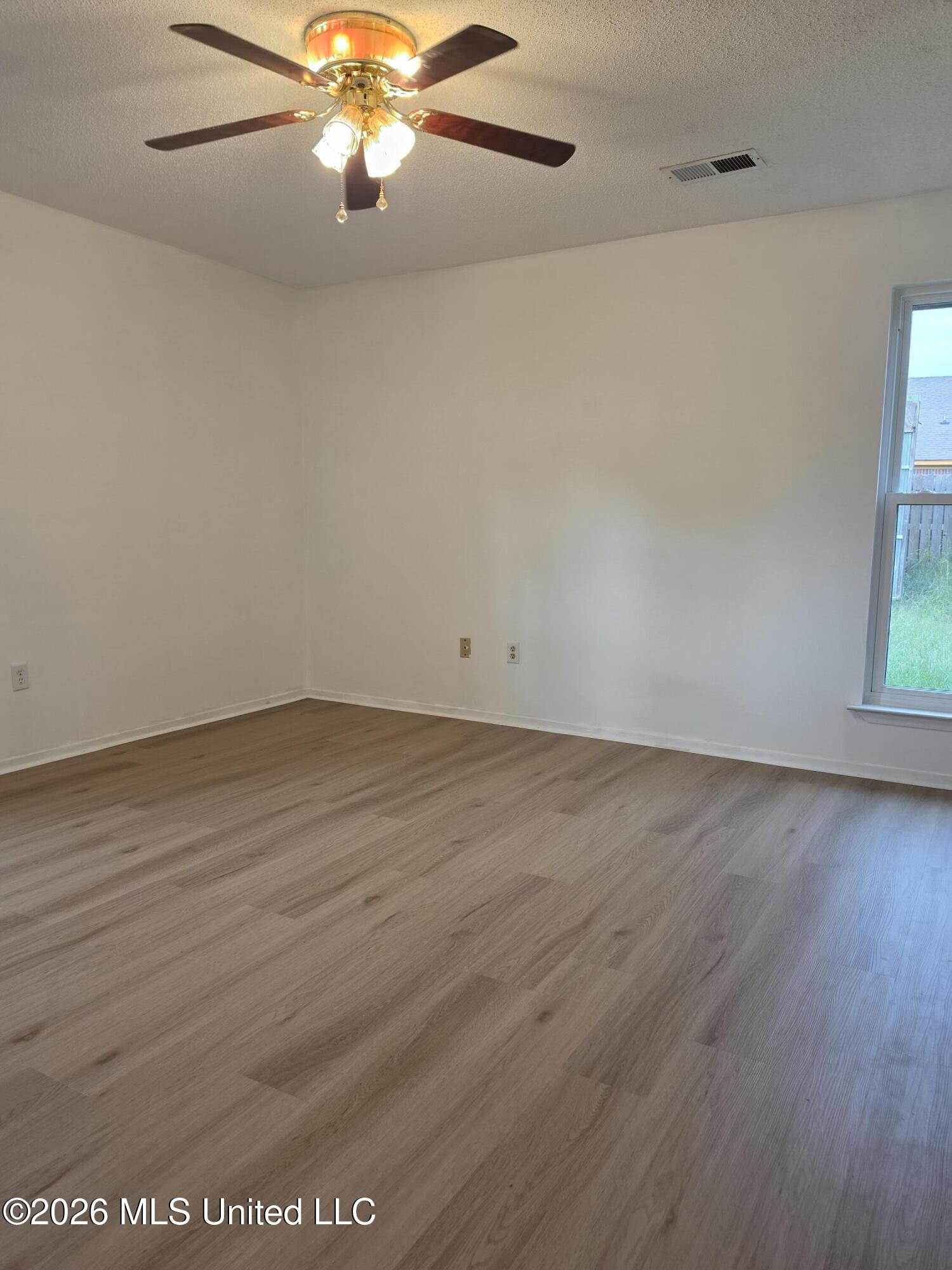 114 Apple Drive Property Photo 5