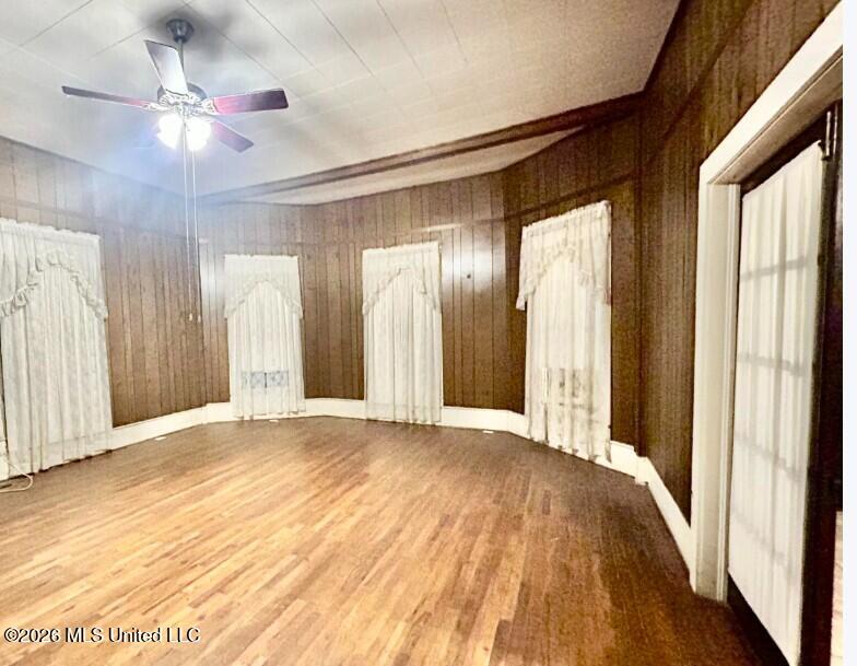 203 S Binford Avenue Property Photo 9