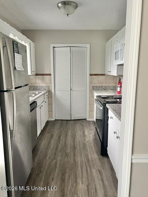 310 Longmeadow Drive Property Photo 11