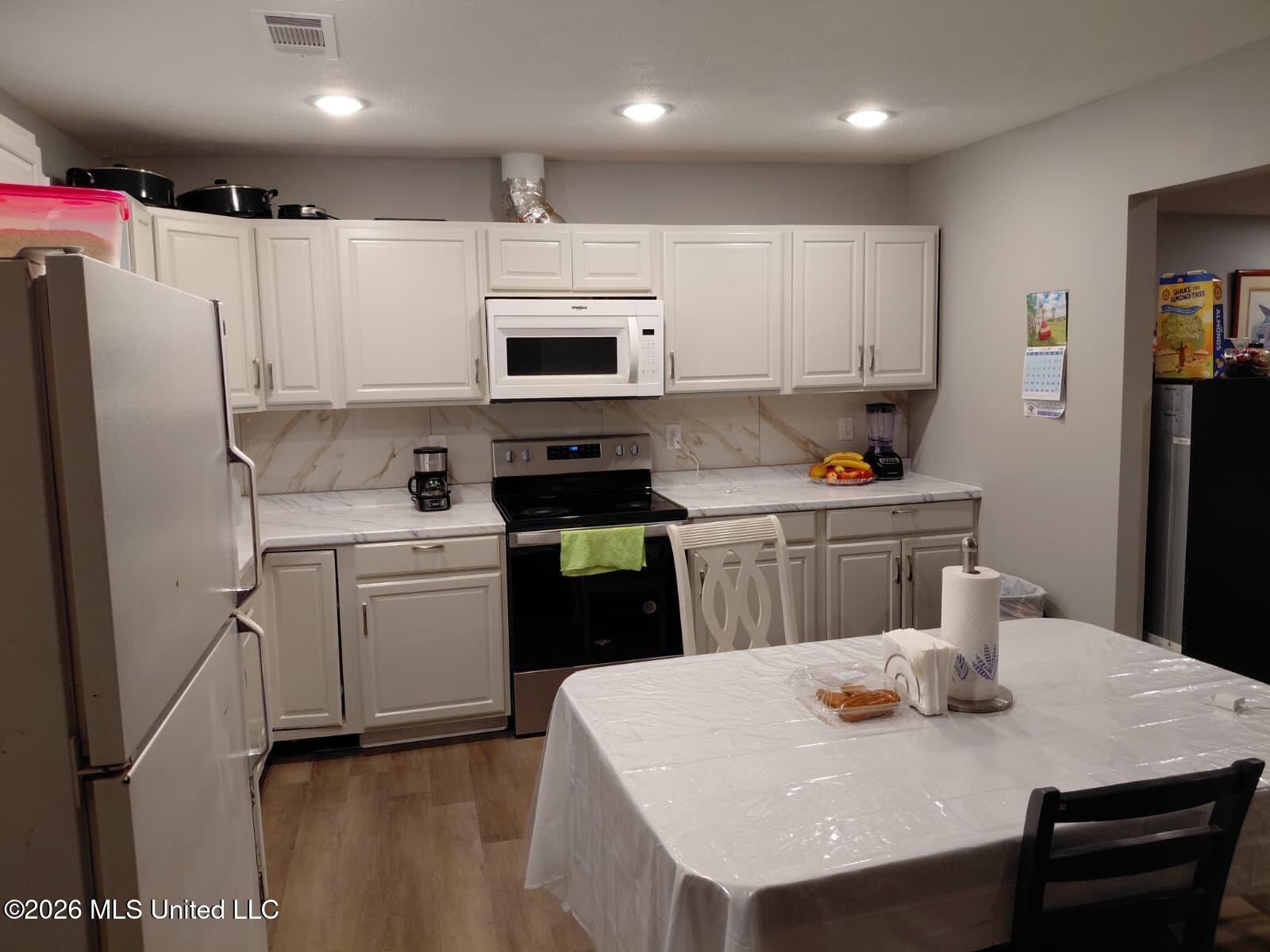 2354 Belvedere Drive Property Photo 8