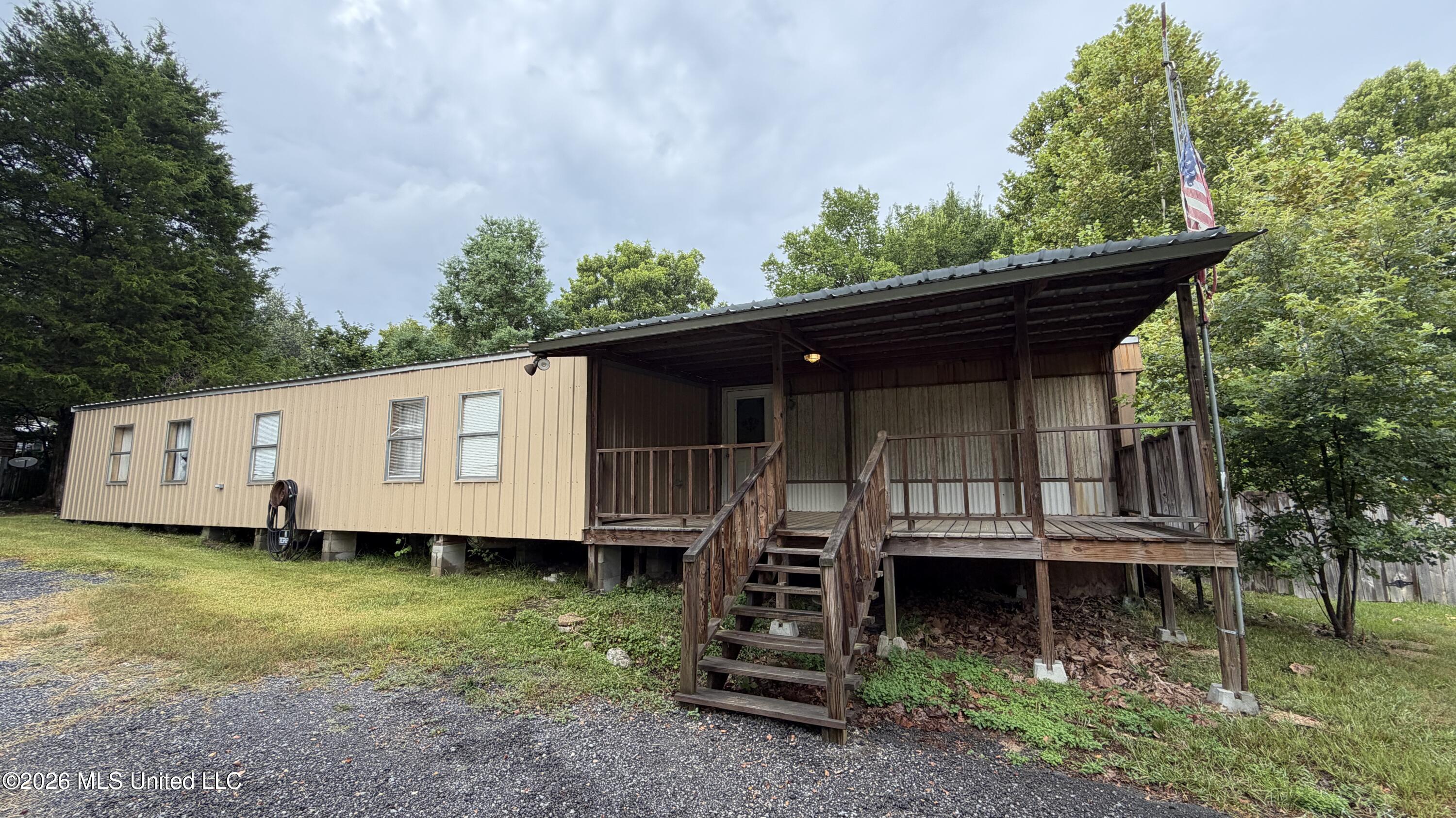 123 Sunny Lane Property Photo 1