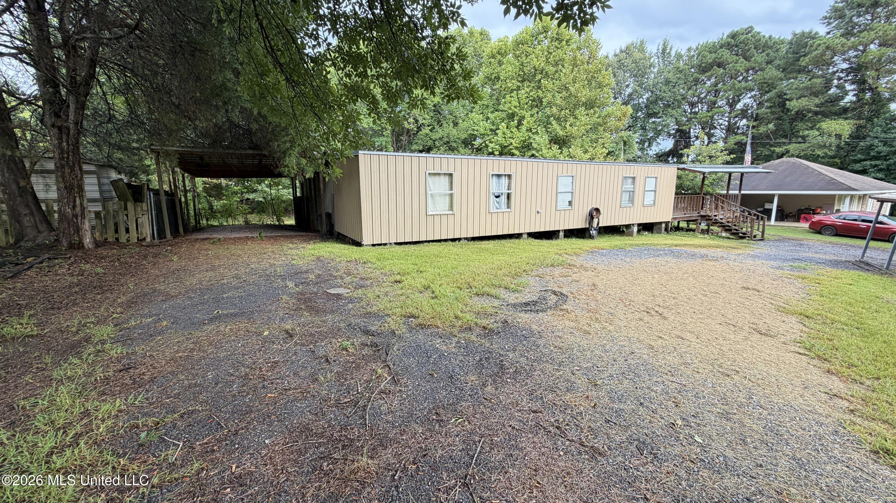 123 Sunny Lane Property Photo 3