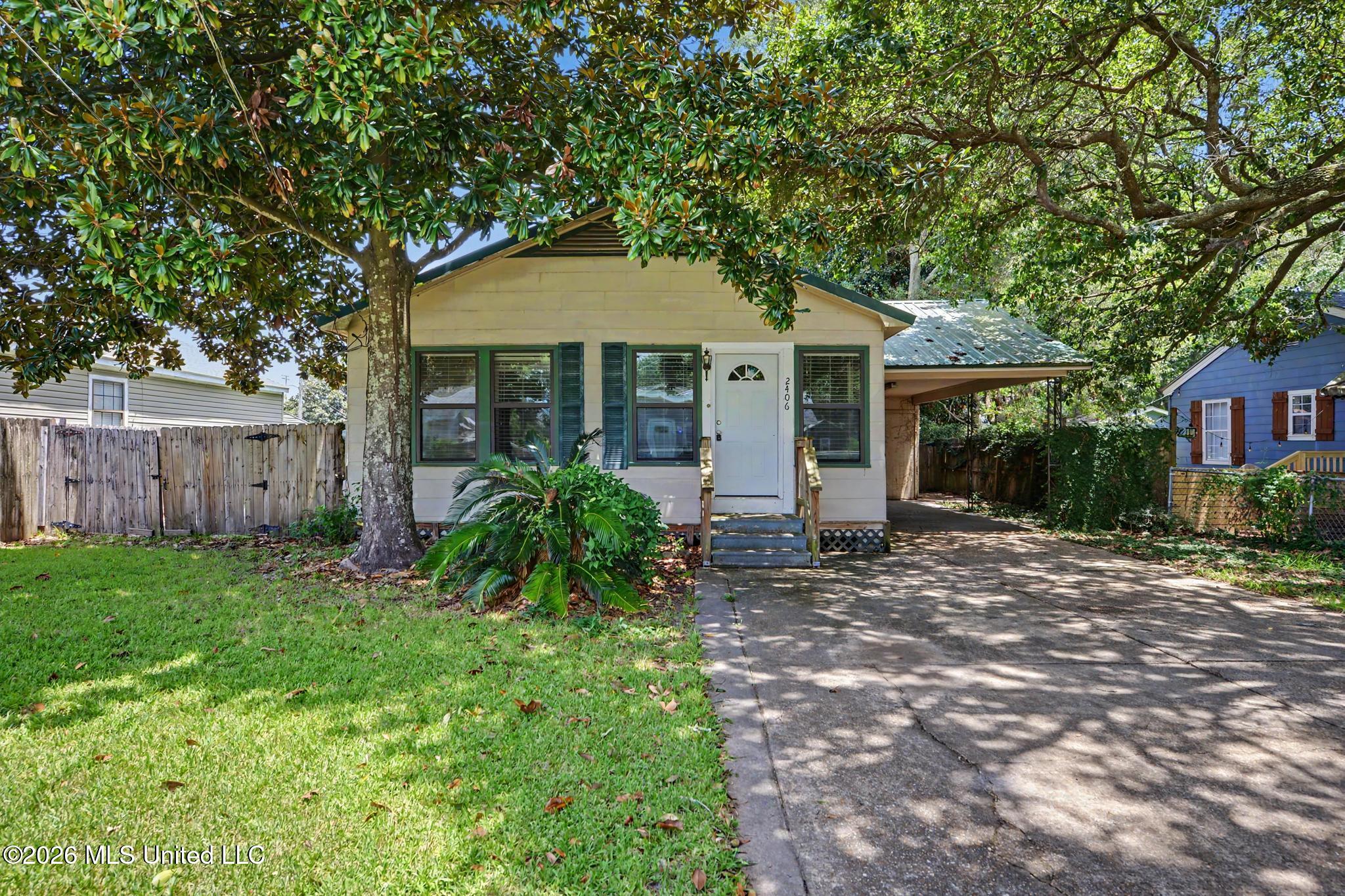 2406 8th Street Property Photo 2