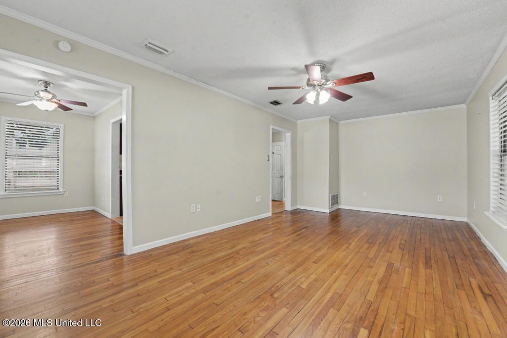 2406 8th Street Property Photo 3