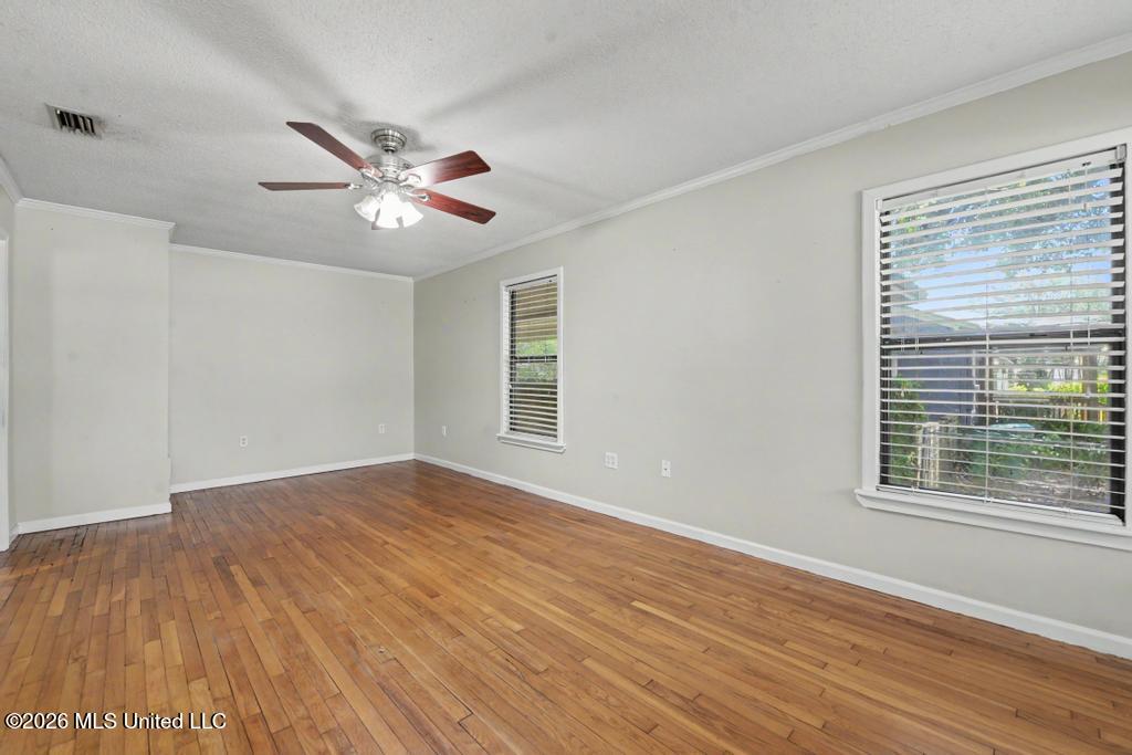 2406 8th Street Property Photo 4