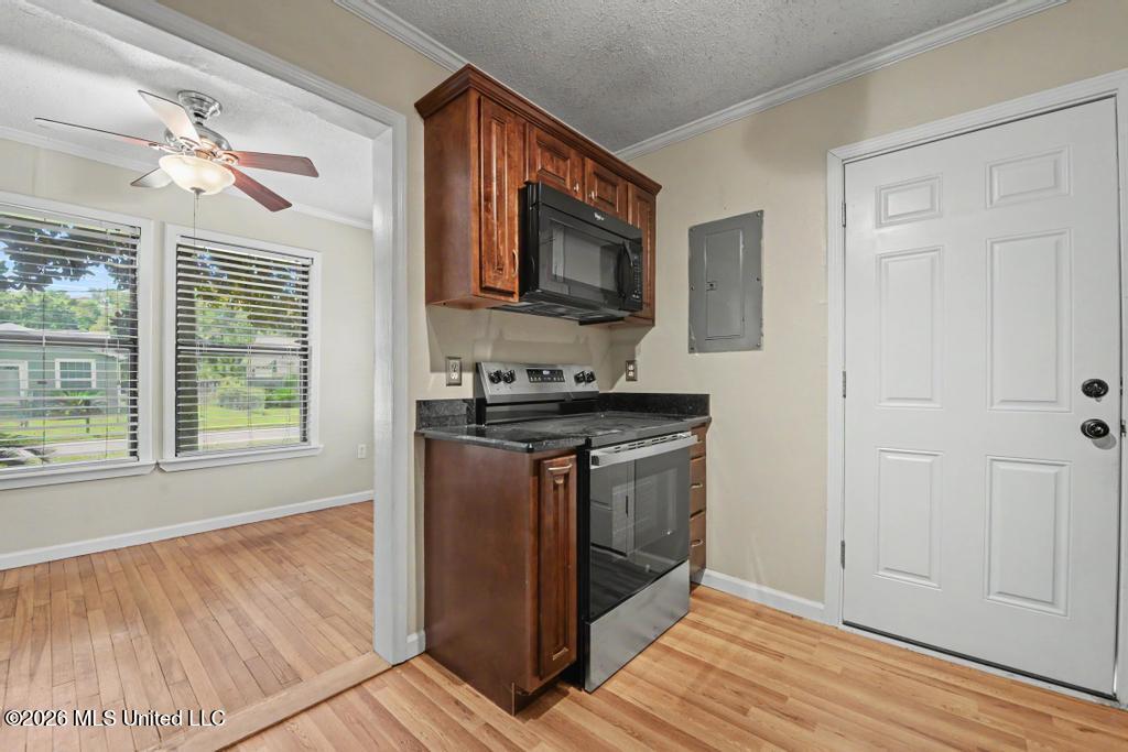 2406 8th Street Property Photo 7