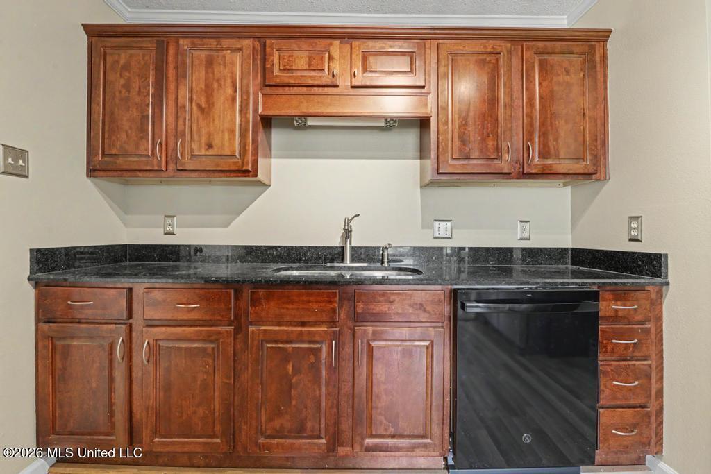 2406 8th Street Property Photo 8